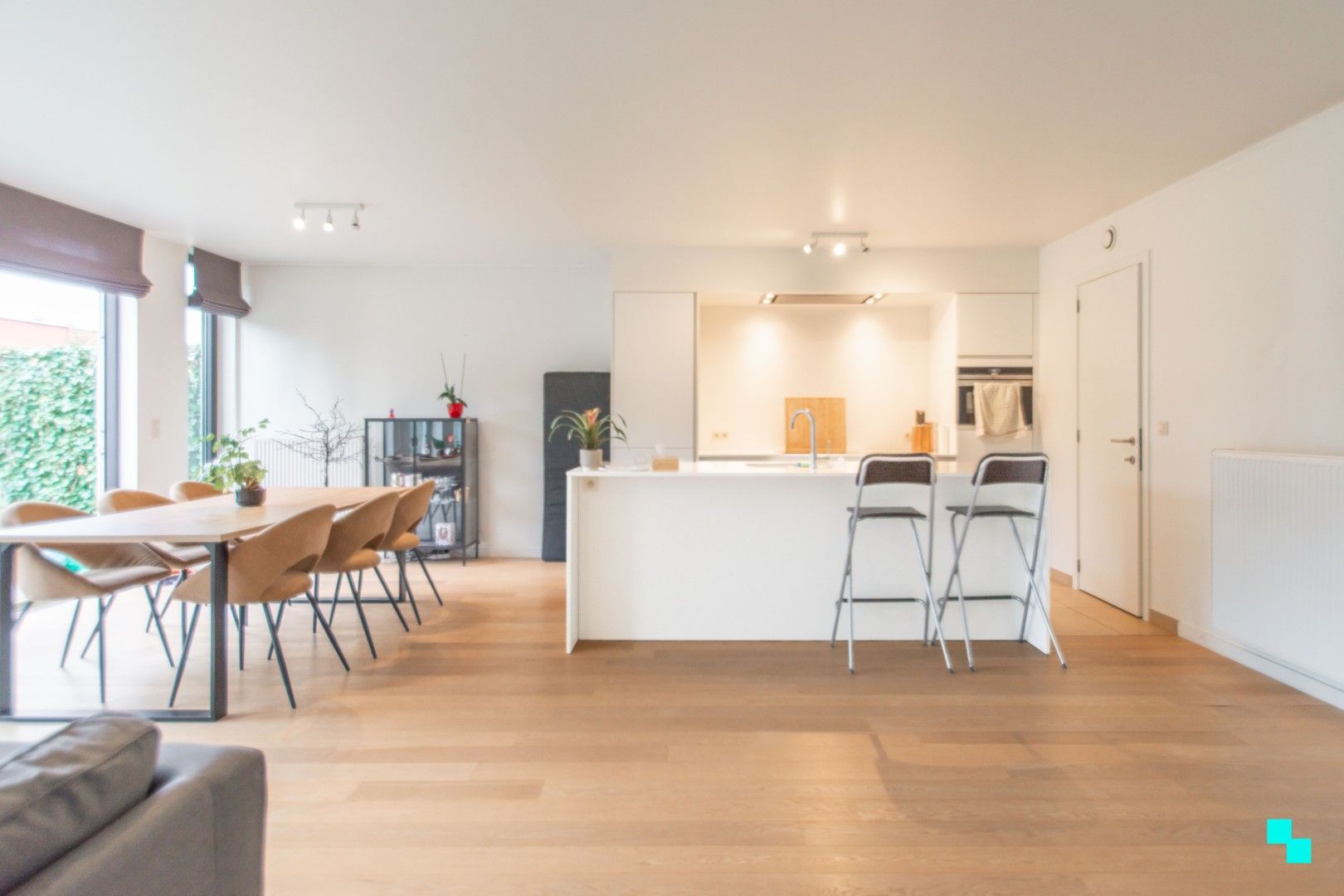Ruim gelijkvloers appartement met tuin foto 3