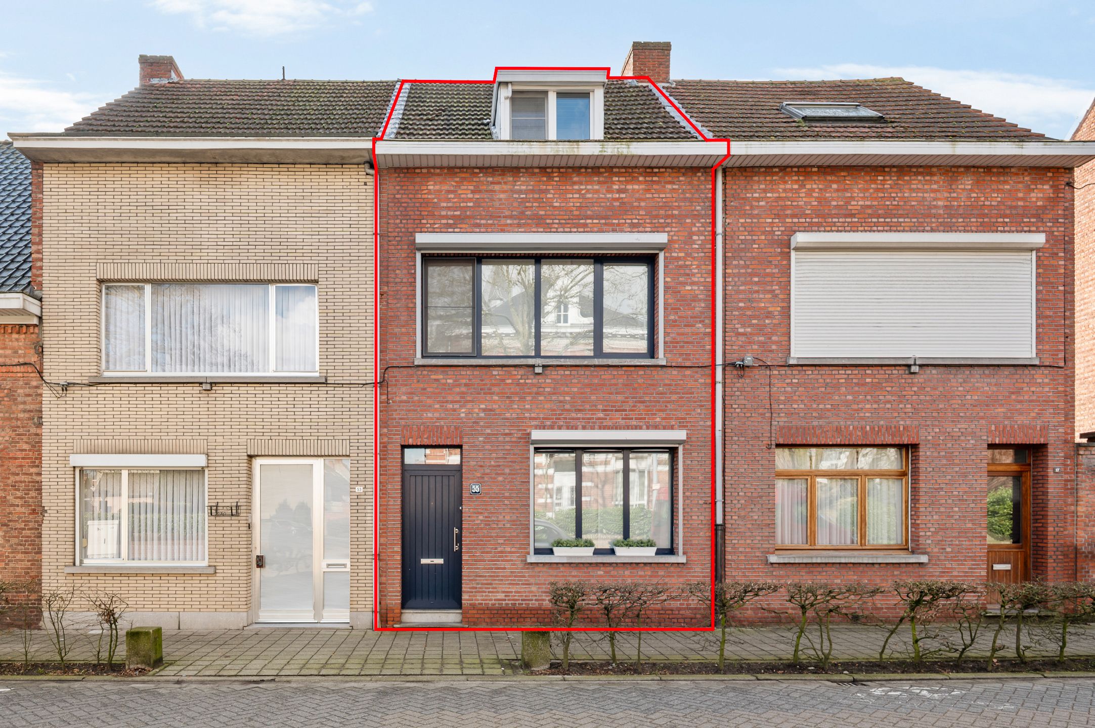 Instapklare gezinswoning met 3 slpk's en tuin te Turnhout. foto {{pictureIndex}}