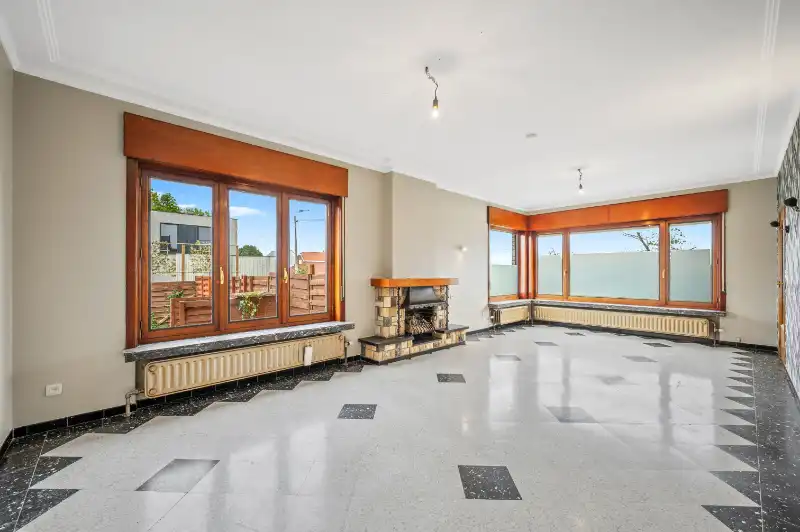 Open bebouwing met 4 slaapkamers. foto 12