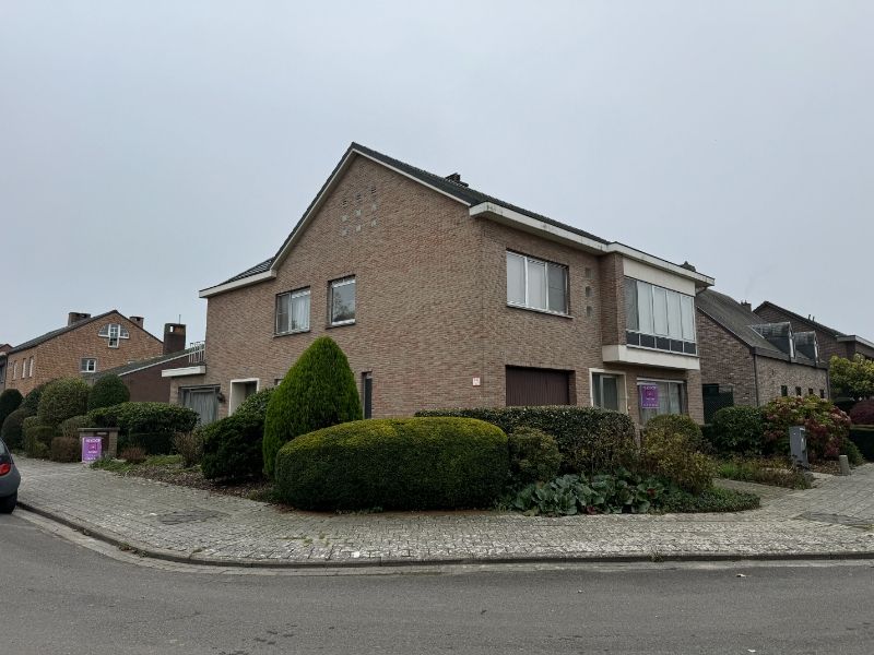 Hoofdfoto van de publicatie: Gebouw met 2 wooneenheden centrum Geel, rustig gelegen!