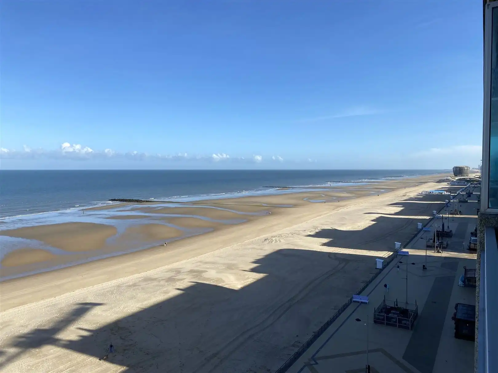 Gemeubeld appartement met frontaal zeezicht foto 6