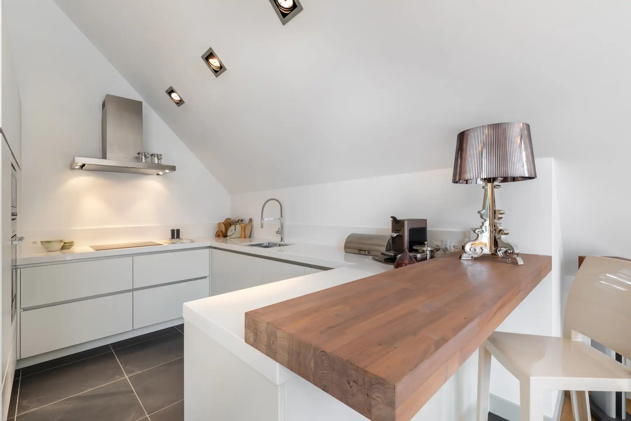 Unieke duplex met lift, terras en optionele parking foto 12