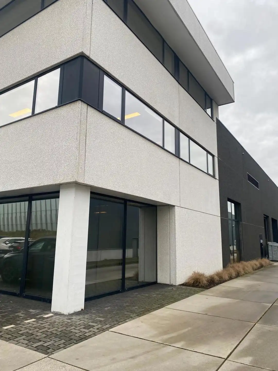 Kantoorruimte 310m² met aansluitend magazijn 216m²  in Burcht foto 2