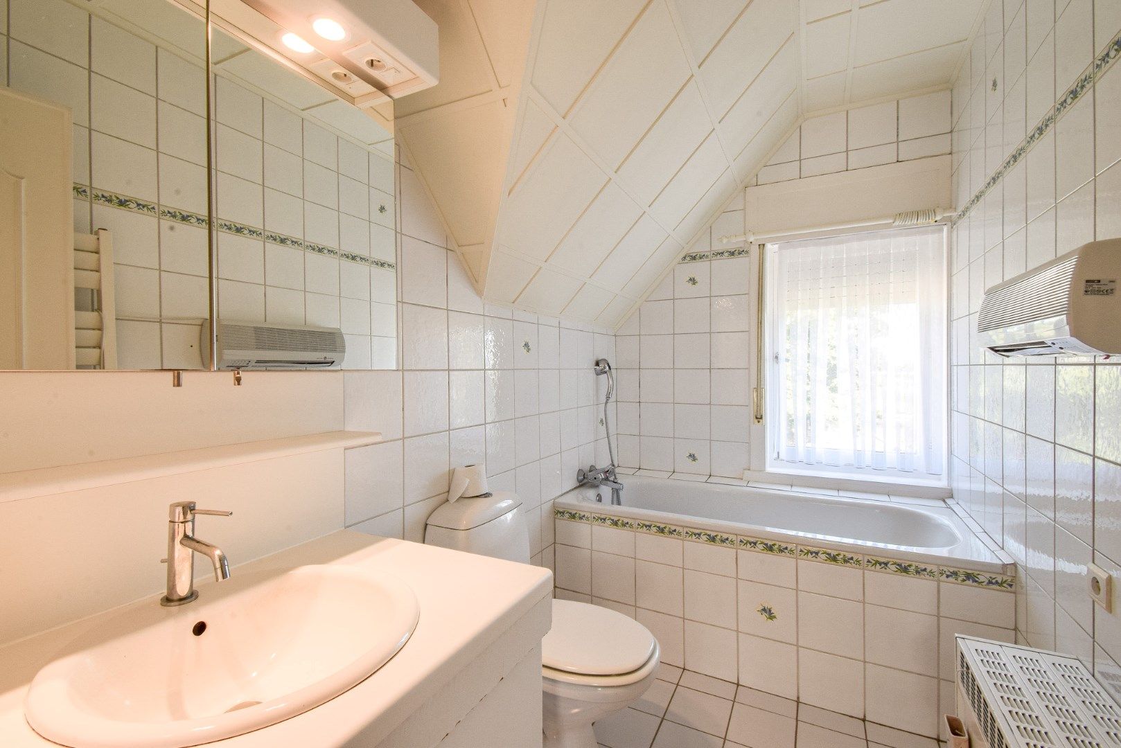 Landelijk gelegen woning ( 258 m²) met inpandige garage en zonnige achtertuin te Snaaskerke foto 14