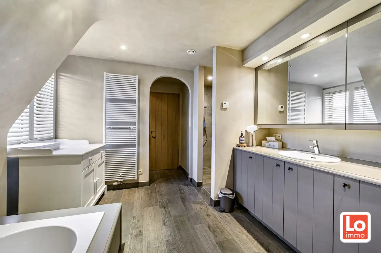 VERKOCHT! Ruime, charmante en degelijke alleenstaande villa met inpandige garage op een rustige en makkelijk bereikbare locatie tussen Lochristi en Gent. foto 23