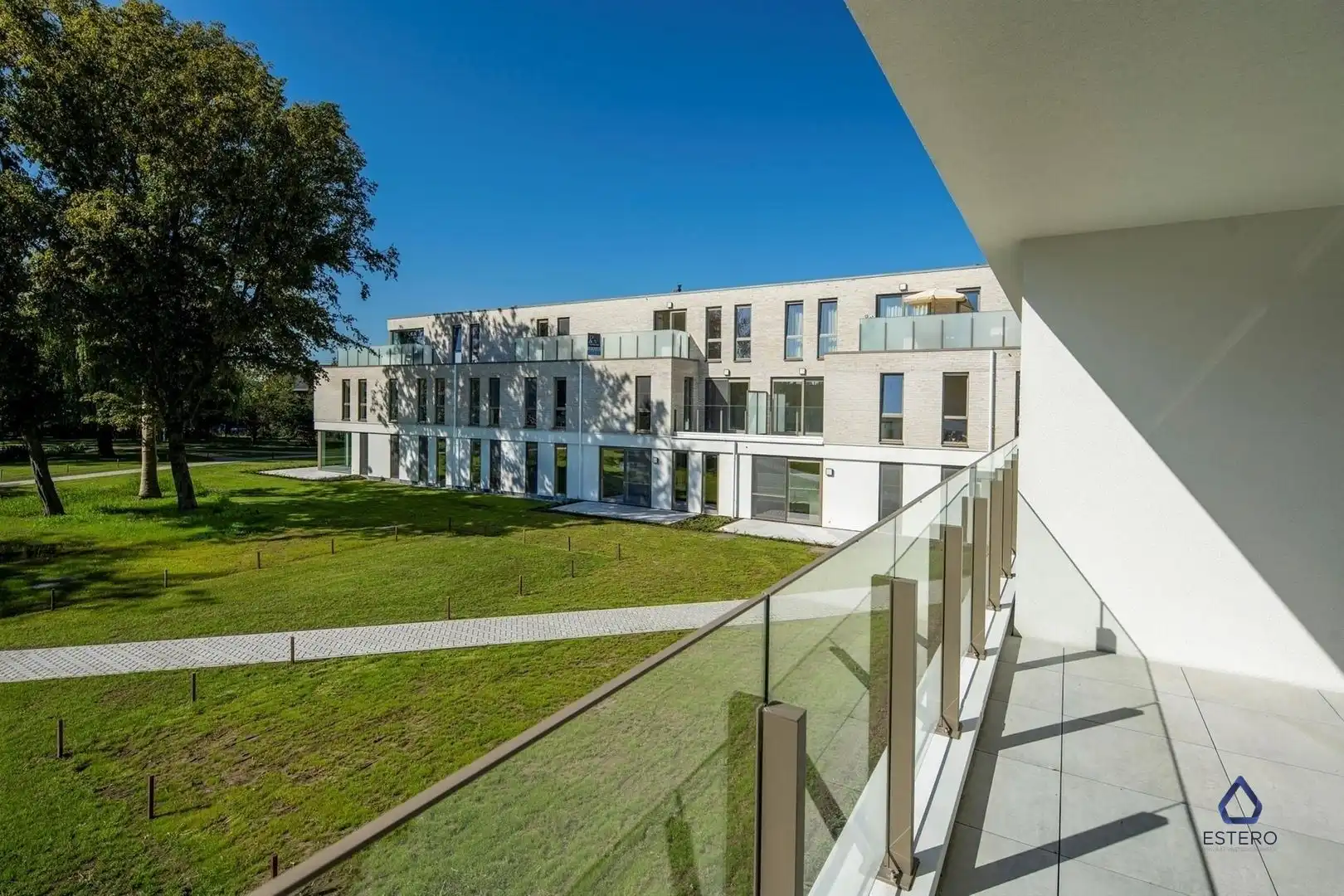 Rustig gelegen 1-slaapkamerappartement met terras en parking foto 2