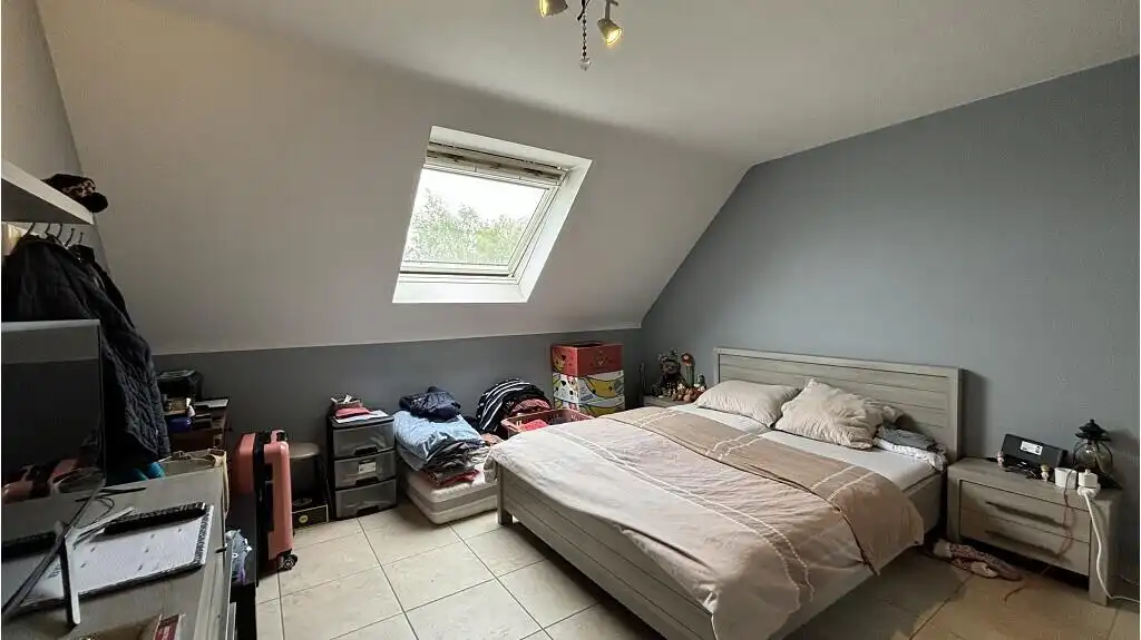 Ruime 3-slaapkamerduplex met Autostandplaats te huur in Zedelgem foto 6