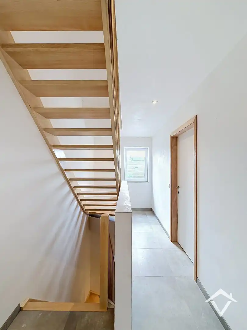 Centraal gelegen nieuwbouwwoning met 3 slaapkamers, tuin en overdekte autostaanplaats foto 16