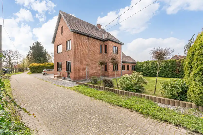 Uniek gelegen gezinswoning met bijgebouw op 8are foto 3