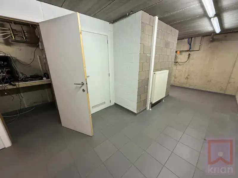 Stijlvol kantoor/handelspand op toplocatie centrum Geel met parking! foto 16