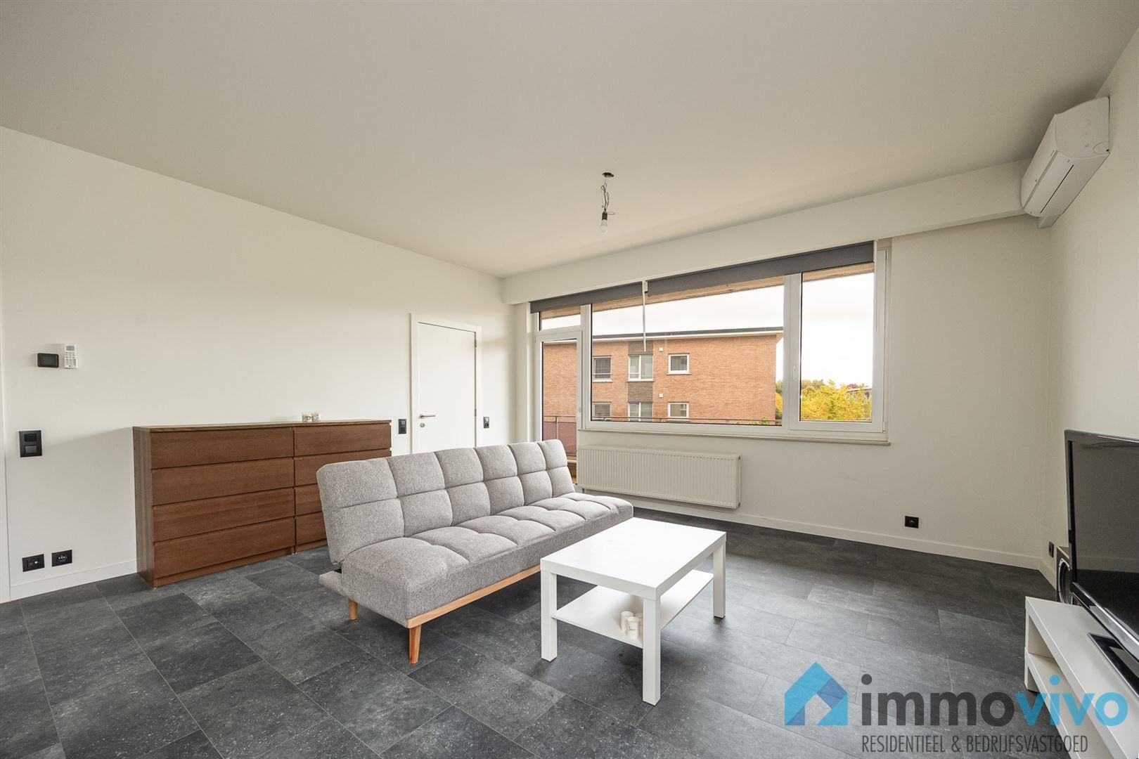 Instapklare studio met ruime living en breed terras foto 7
