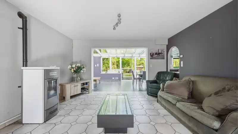 Villa van 265m² op 15 are met kantoor-praktijkruimte van 25m² en 3 slaapkamers foto 10