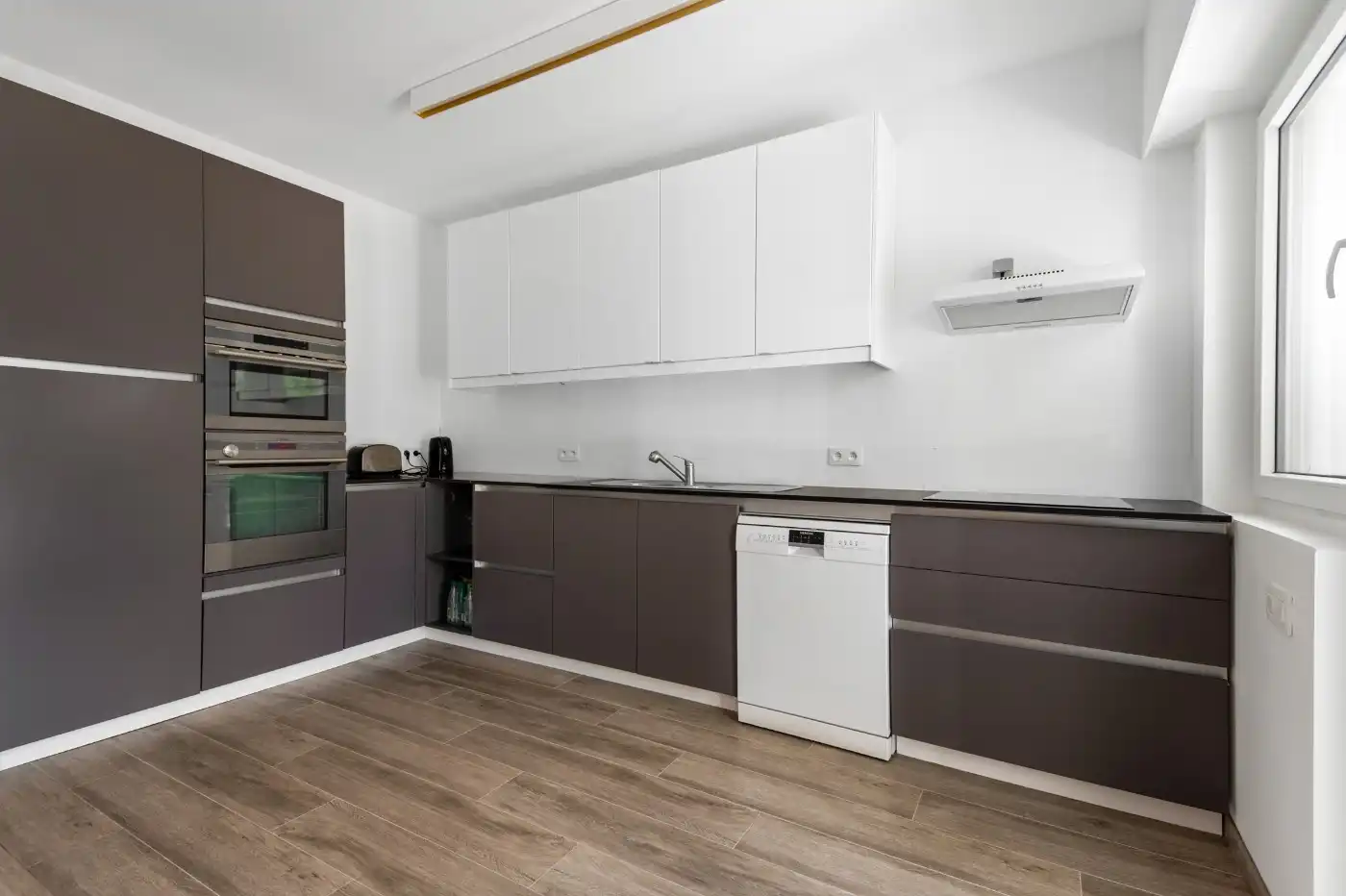 Gerenoveerde gezinswoning met 3 à 4 slpk., veranda en tuin foto 8