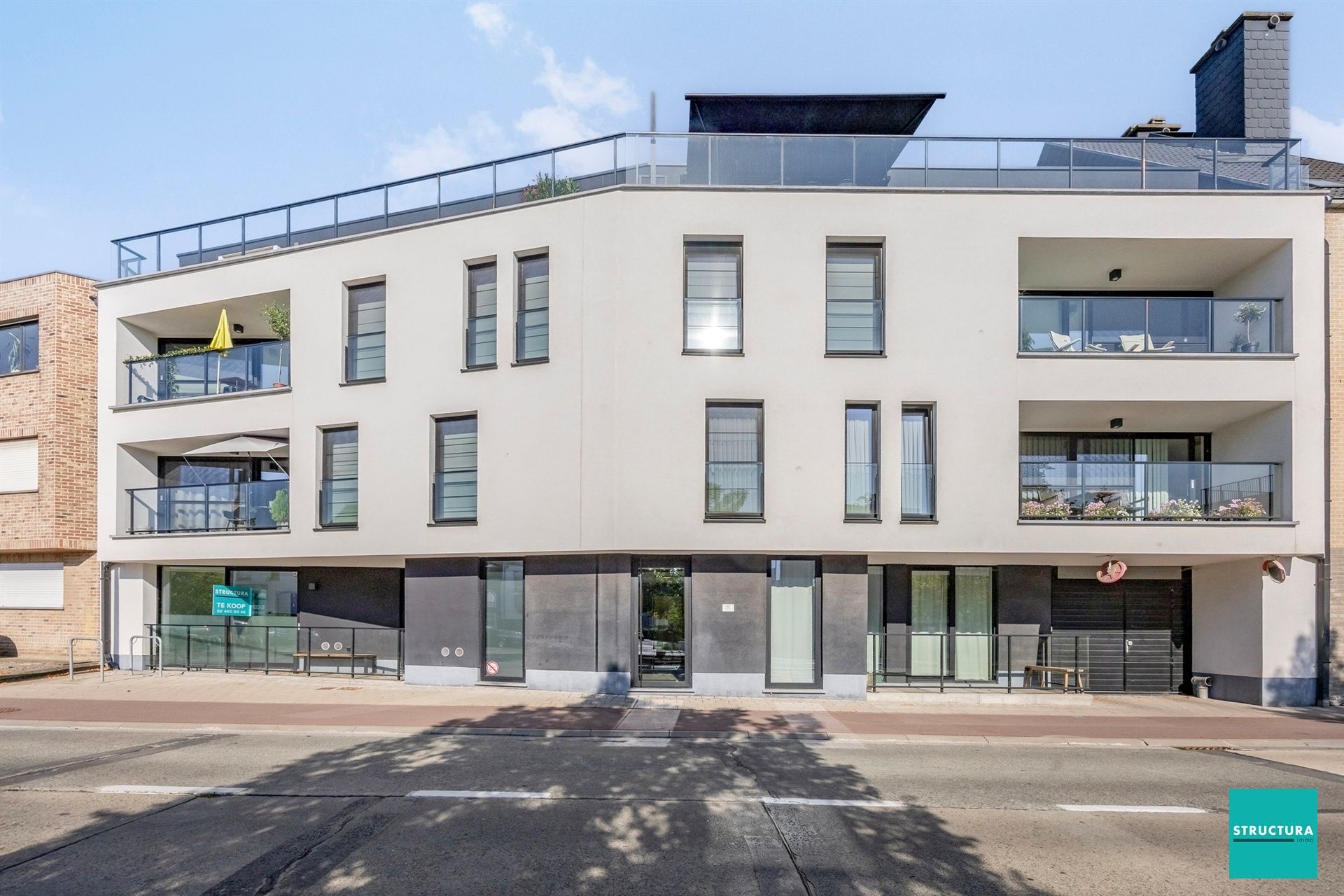 Praktijk/kantoor ih centrum met veel parkeermogelijkheden  foto {{pictureIndex}}