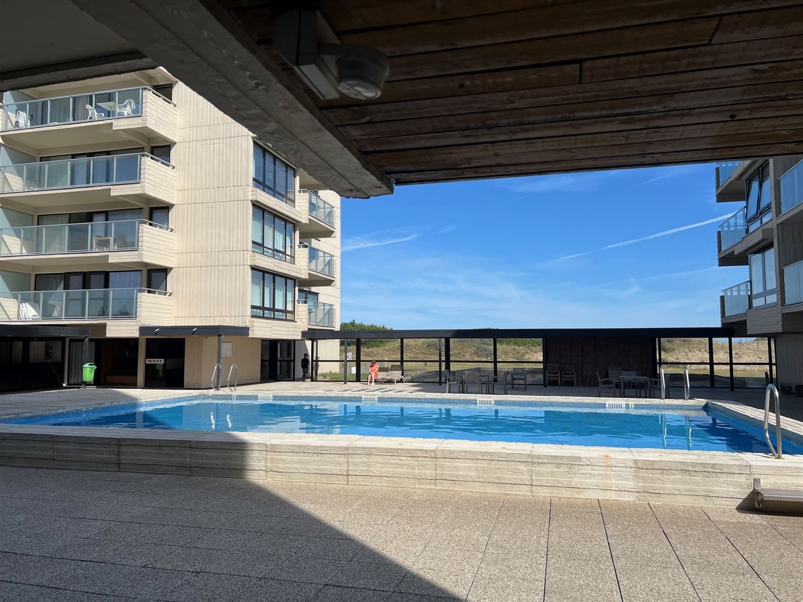 Supergrote gerenoveerde studio incl. parking met uniek uitzicht foto 19