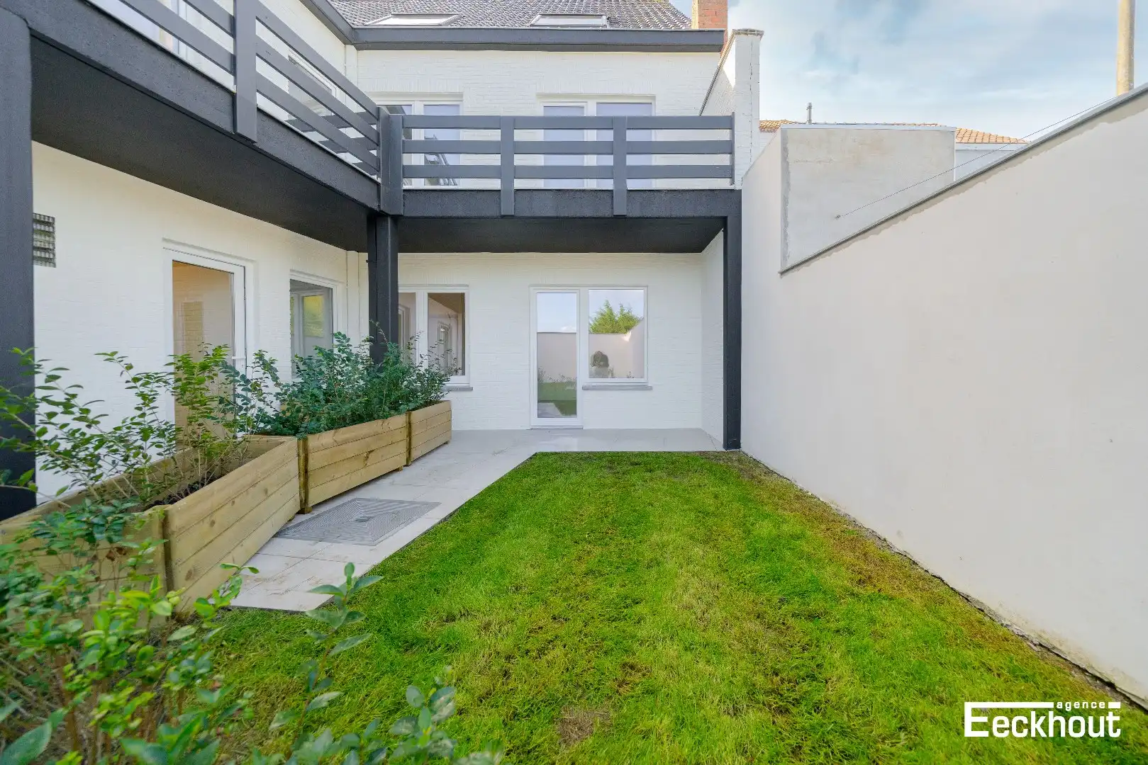 Modern & lichtrijk gelijkvloersappartement met tuin en terras! foto 2