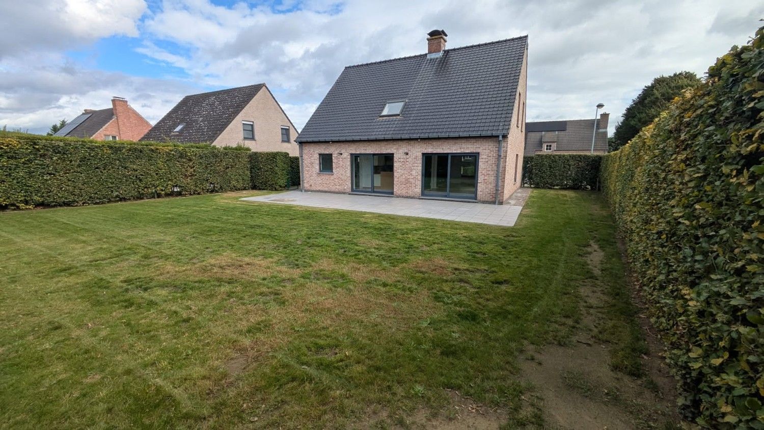 Ruime villa met 4 slaapkamers te huur! foto 13