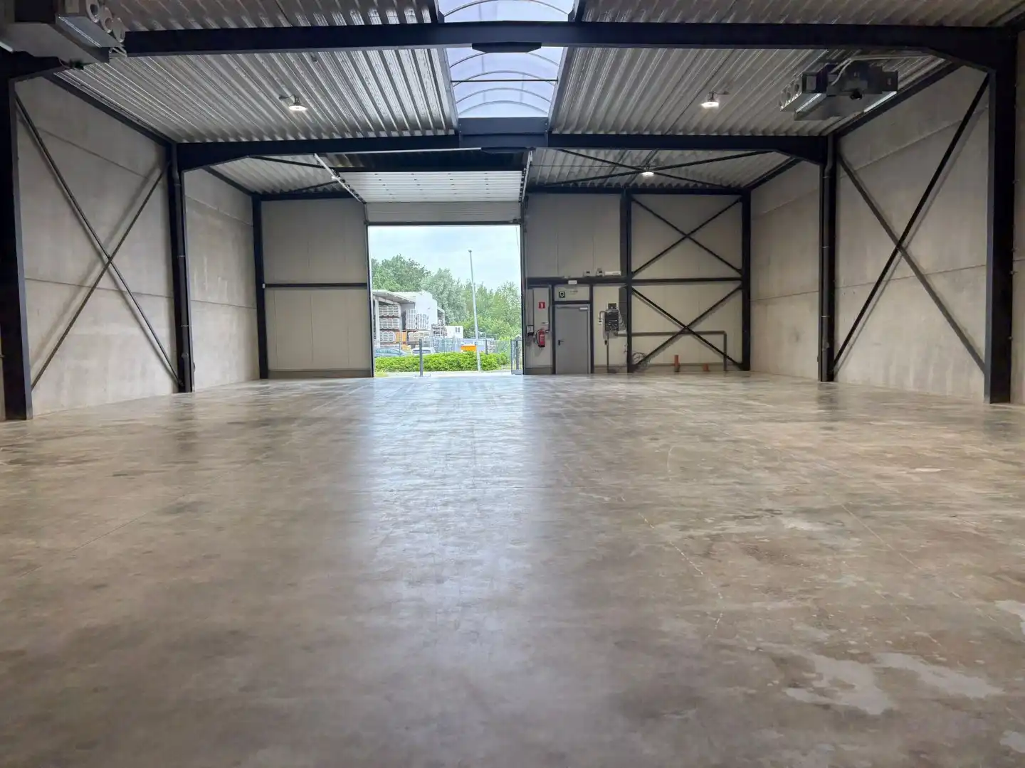 Gerenoveerde industriehal van 360 m² op bedrijvenpark Nagelsberg !  foto 2
