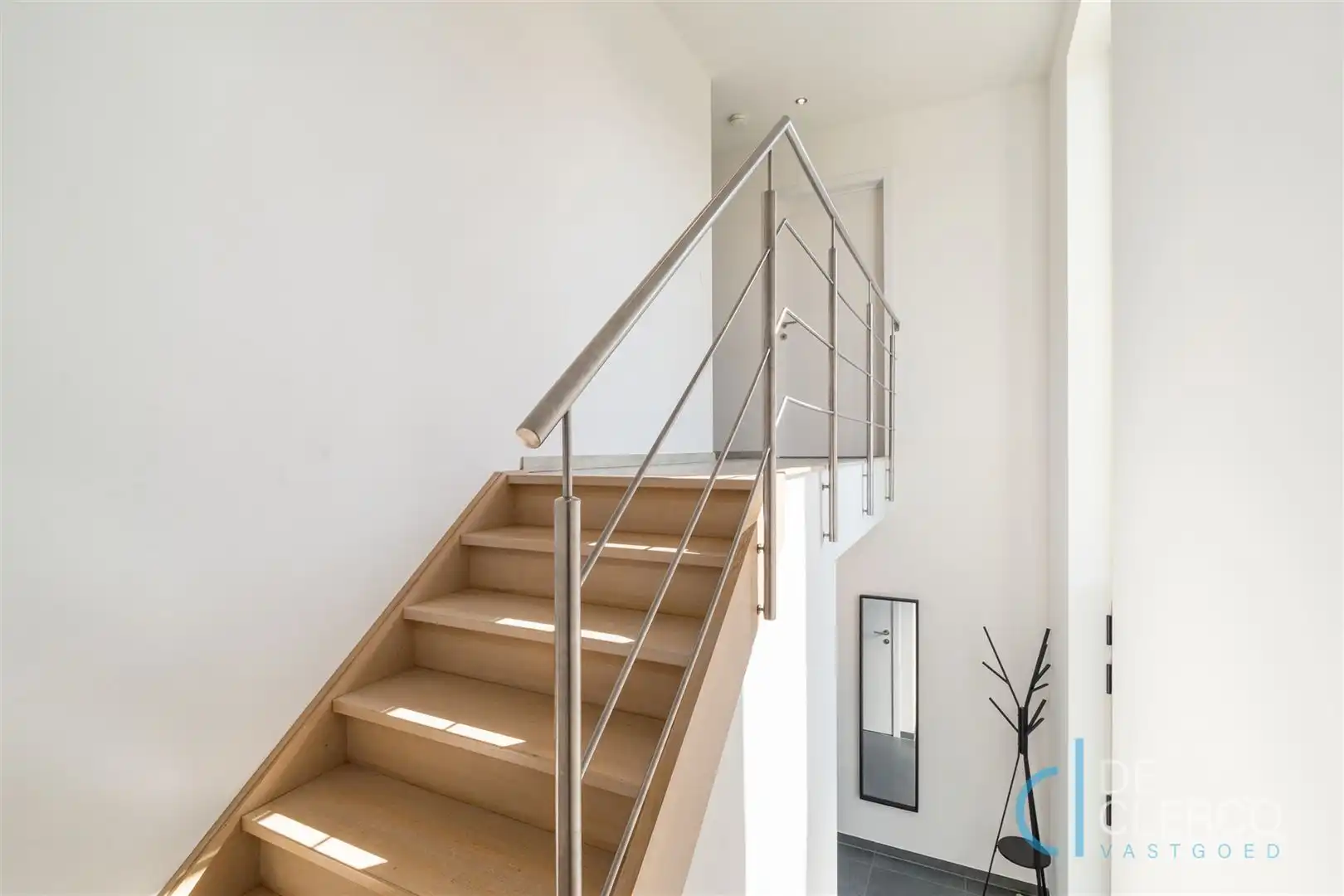 Moderne, tijdloze woning te koop in een gezellige wijk!  foto 7