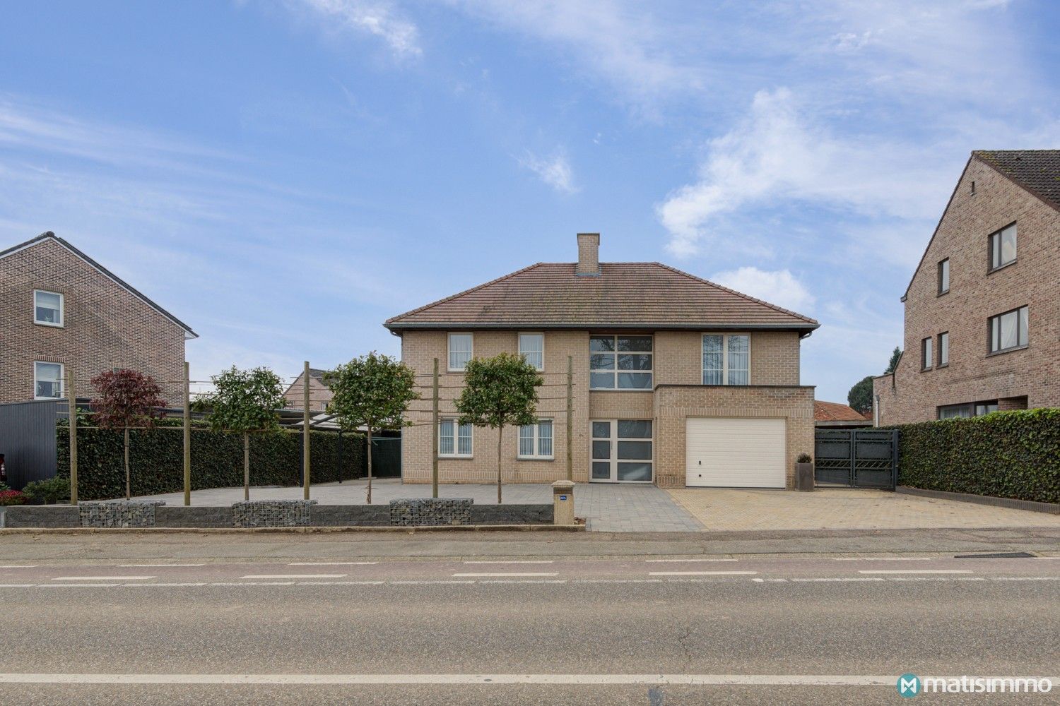 RUIME WONING MET 4 SLAAPKAMERS, LAADPAAL EN ZONNEPANELEN MET BATTERIJ TE BILZEN foto {{pictureIndex}}