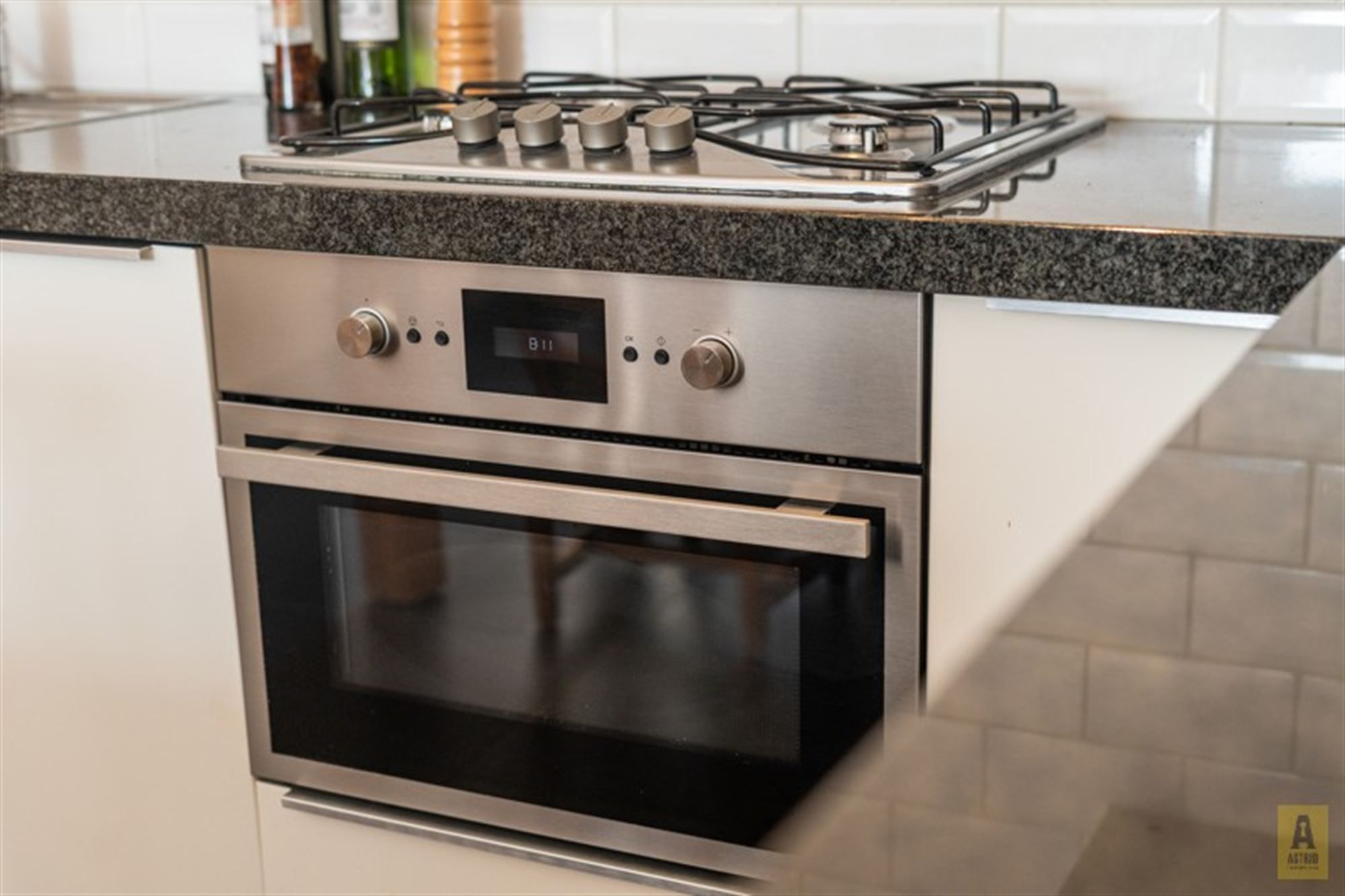 Instapklaar zonnig appartement in centrum en vlak aan de dijk! foto 22