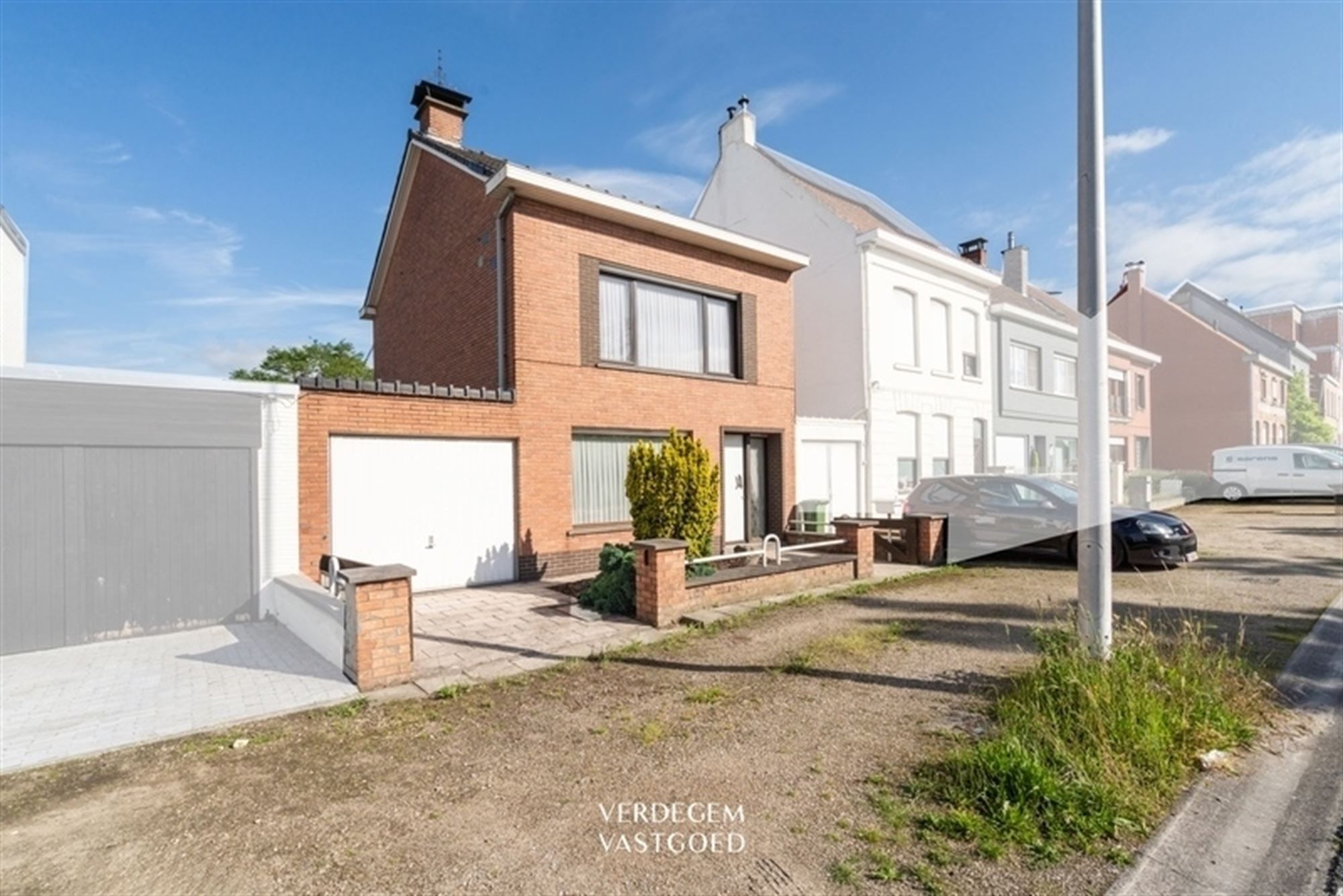 Hoofdfoto van de publicatie: Ruim wonen in een ondernemende omgeving, tussen kanaal en nieuw groen - te renoveren
