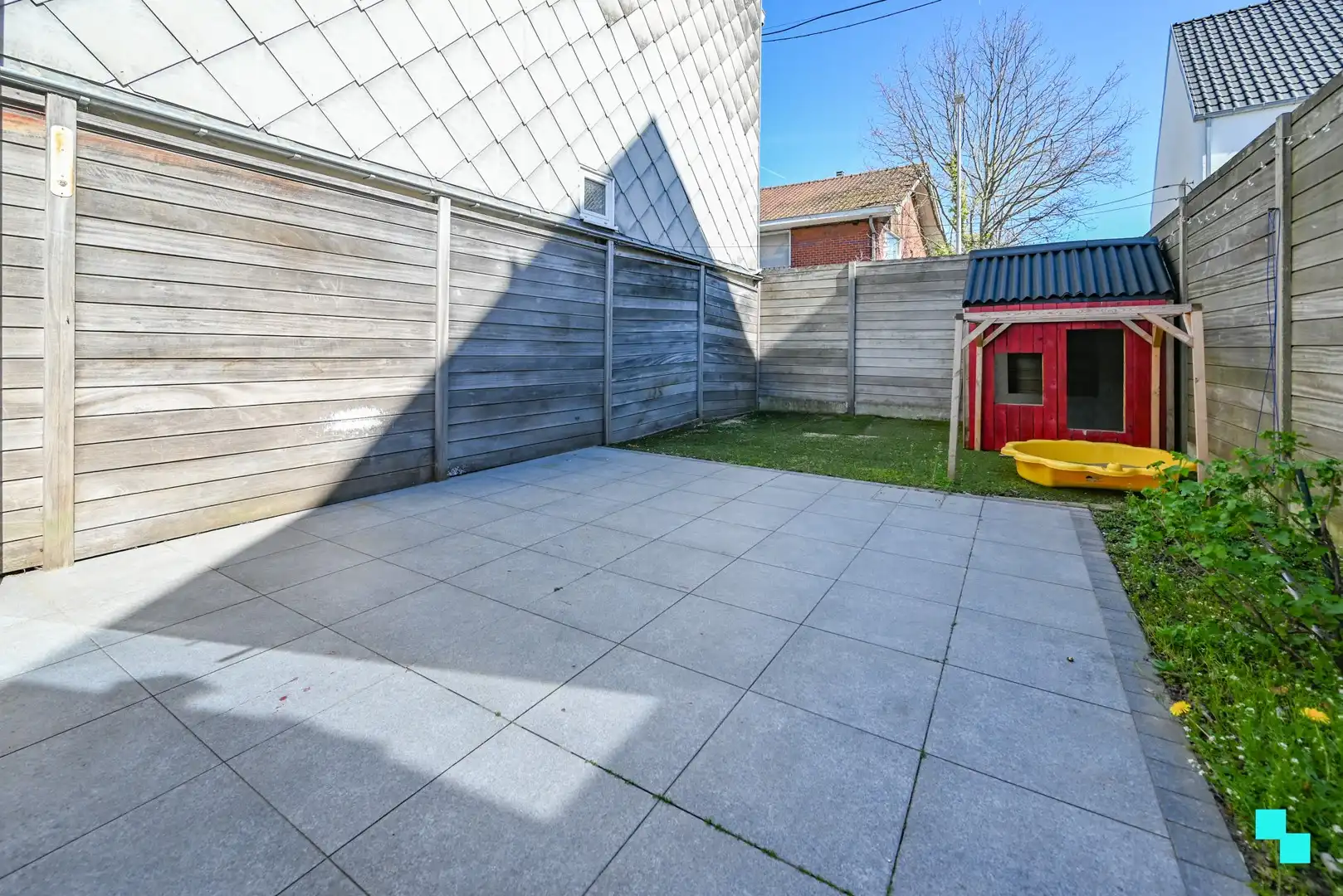 Riante halfopen woning met garage foto 19