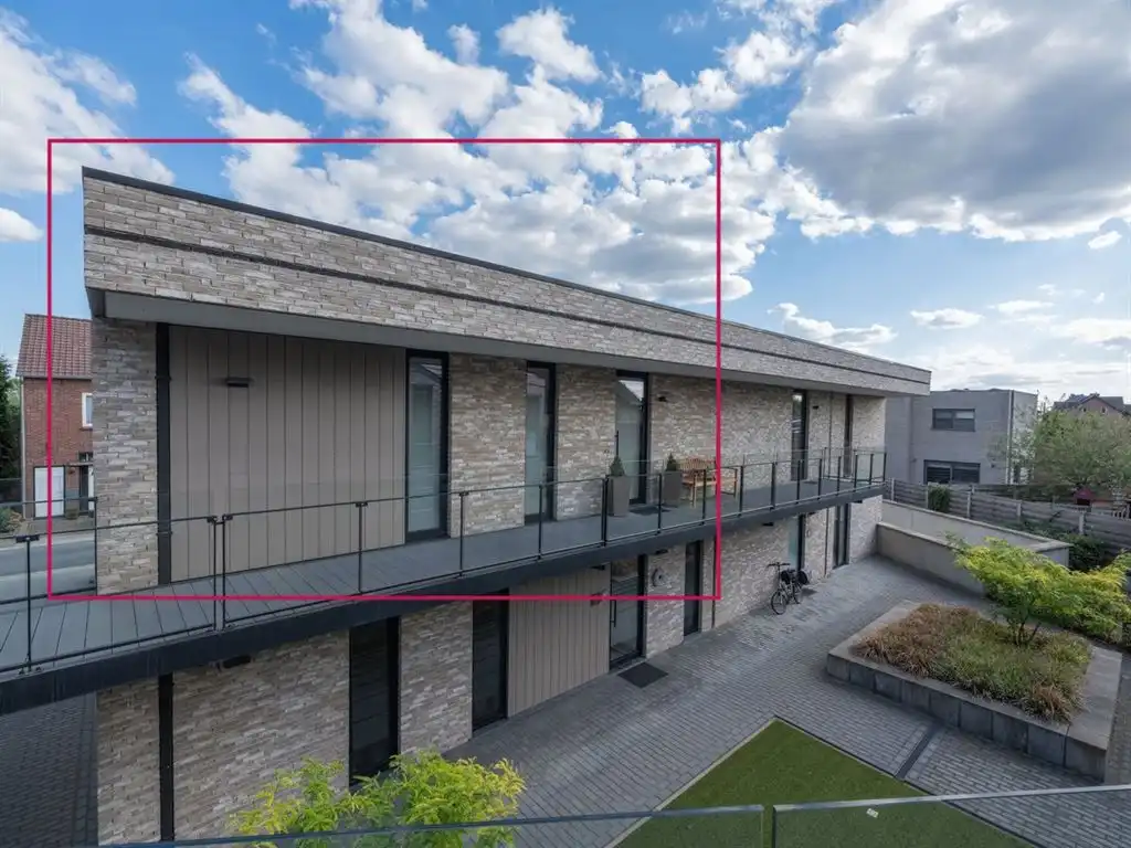 Recent en praktisch ingedeeld appartement met zonnig terras foto 2
