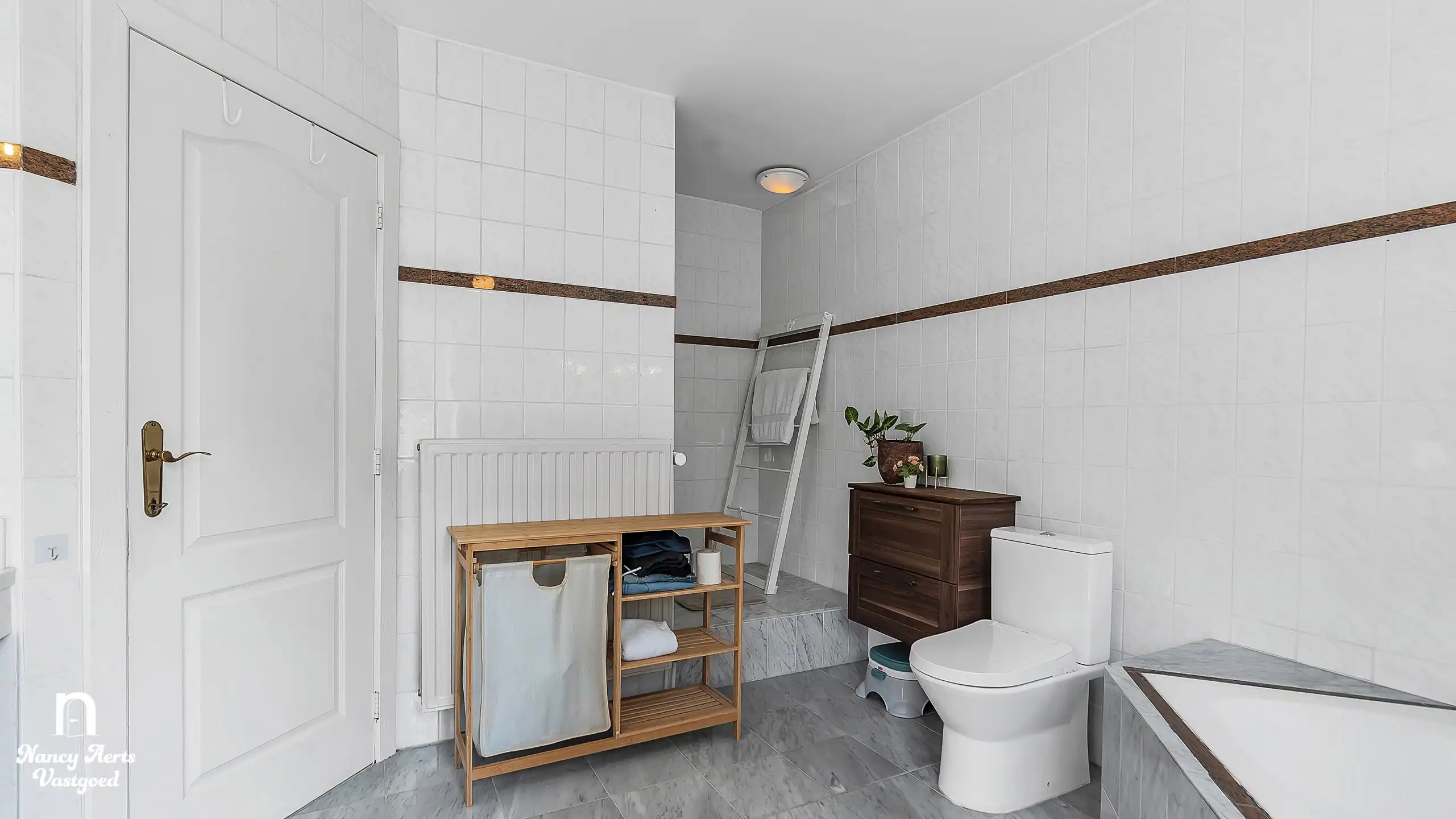 Veelzijdige villa met bijna 20 are groen en aparte woonunit foto 18