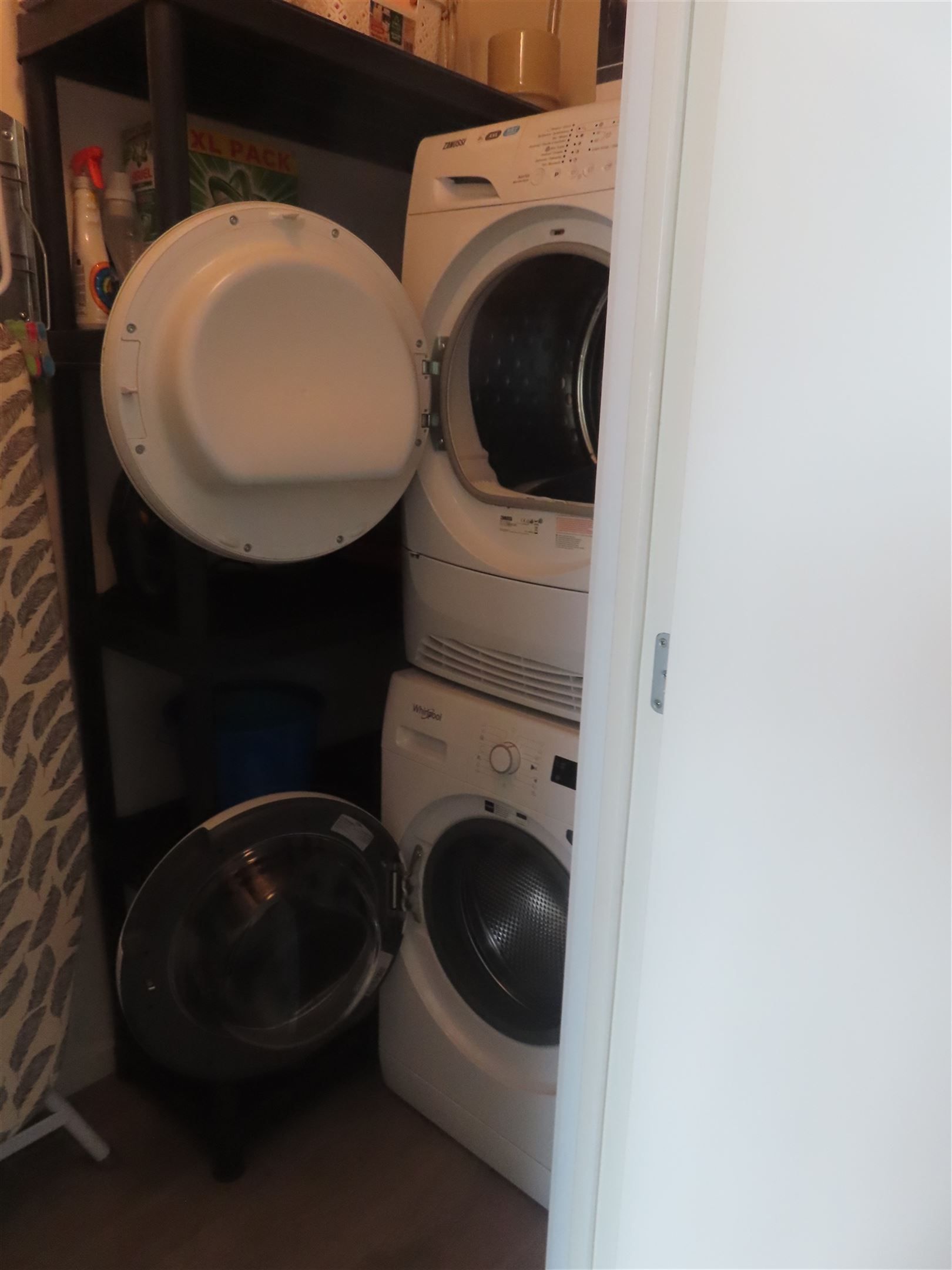 Knap gemeubeld beginners appartement met terras én parking! foto 7