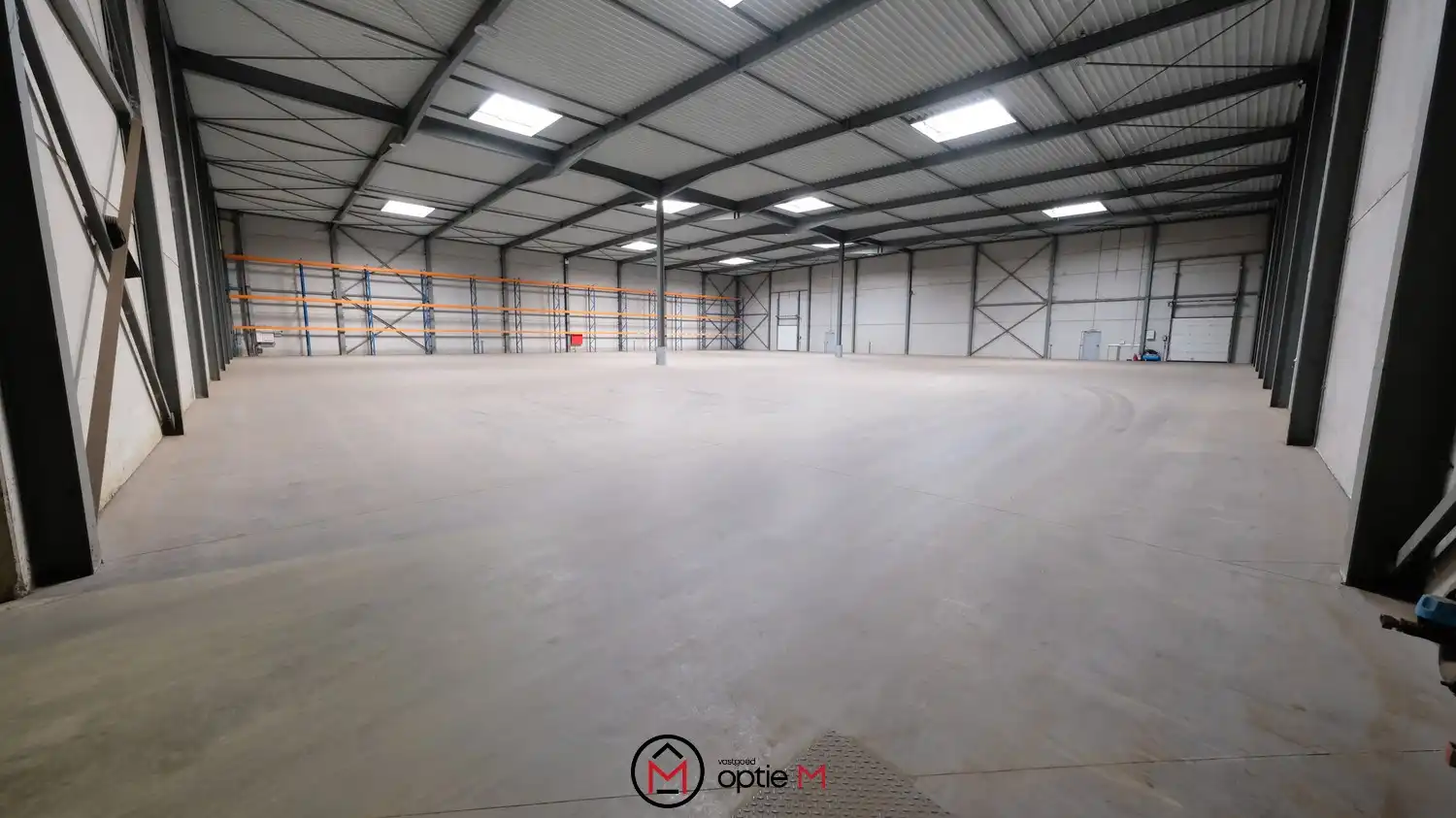Centraal gelegen magazijn met buitenopslag - Klaverblad foto 3