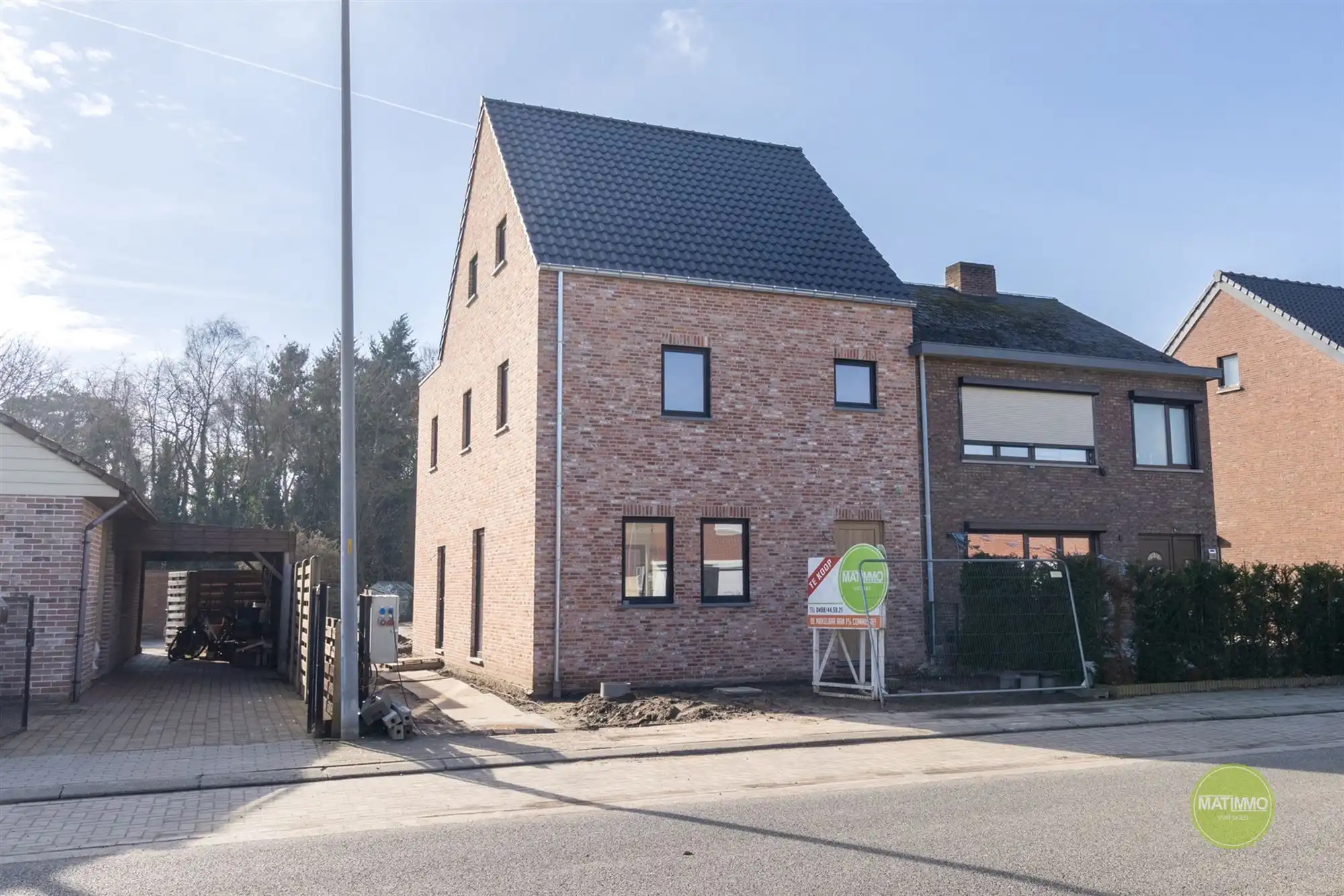 Nieuwbouwwoning met 4/5 slaapkamers te Mol foto {{pictureIndex}}