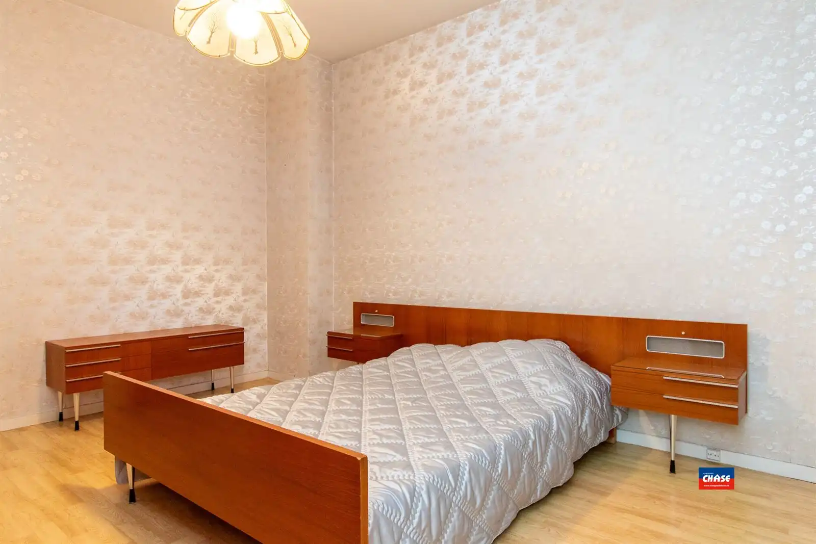 Halfopen bebouwing met 3 slaapkamers, tuin + 3 garageboxen foto 18