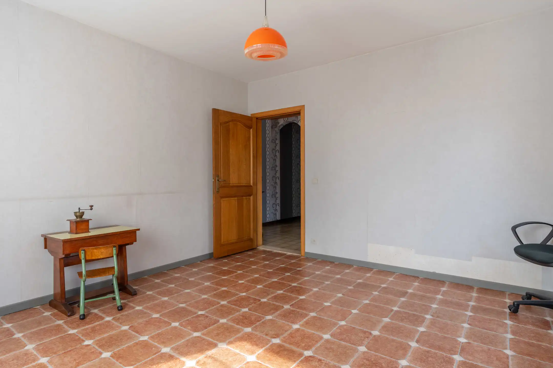 Te renoveren laagbouwwoning met 3 slpks, tuin en garage. foto 11