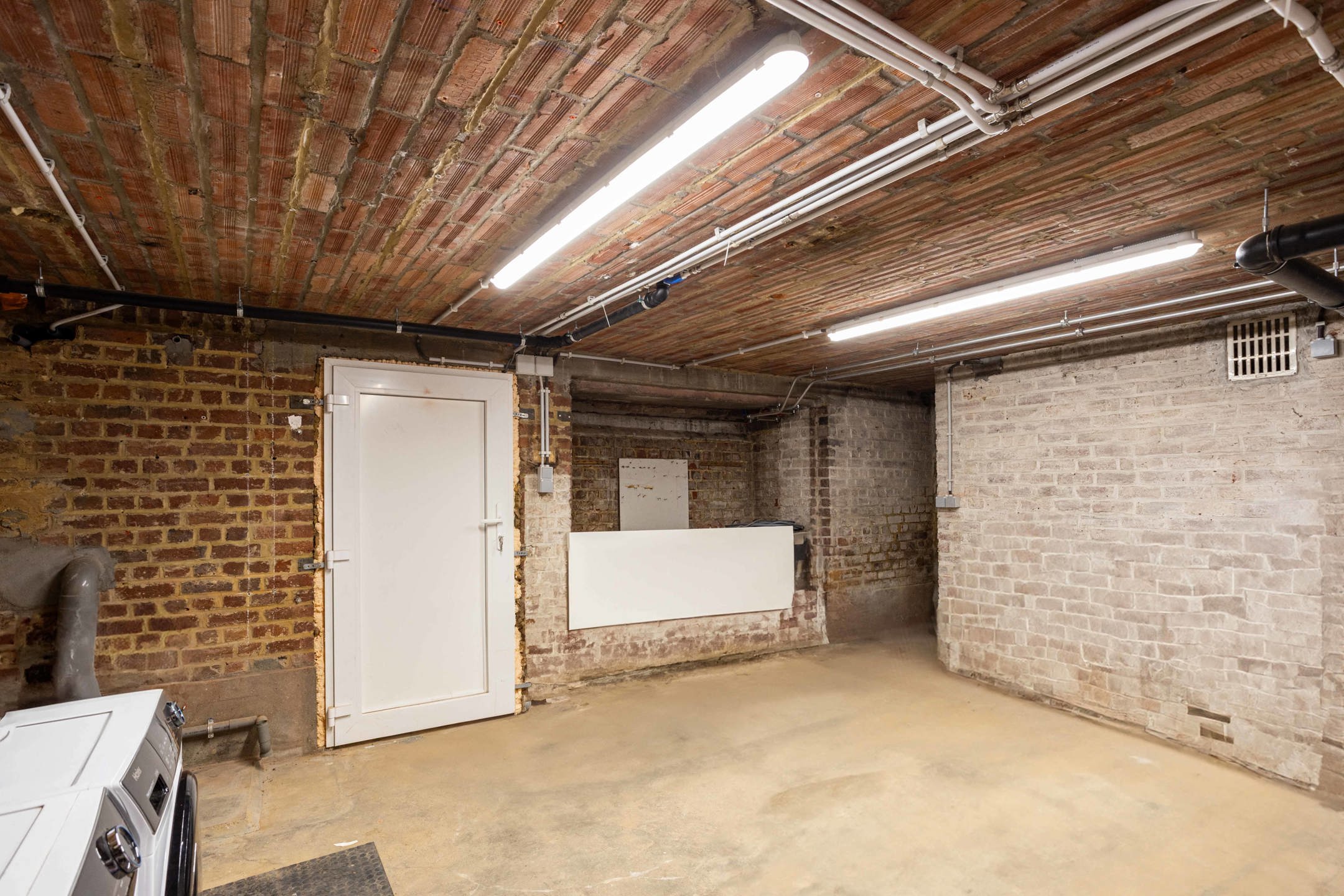 Kwalitatief gerenoveerde driegevelwoning met tuin foto 25