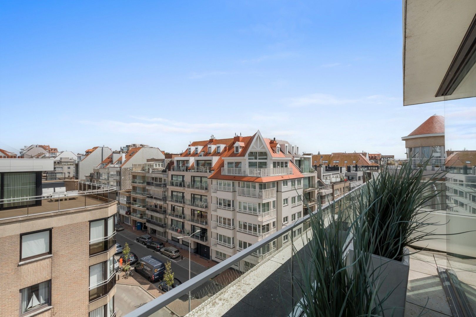 Prachtig penthouse met unieke zonneterrassen gelegen in het centrum van Knokke, op wandelafstand van de zee en de winkels. foto 6