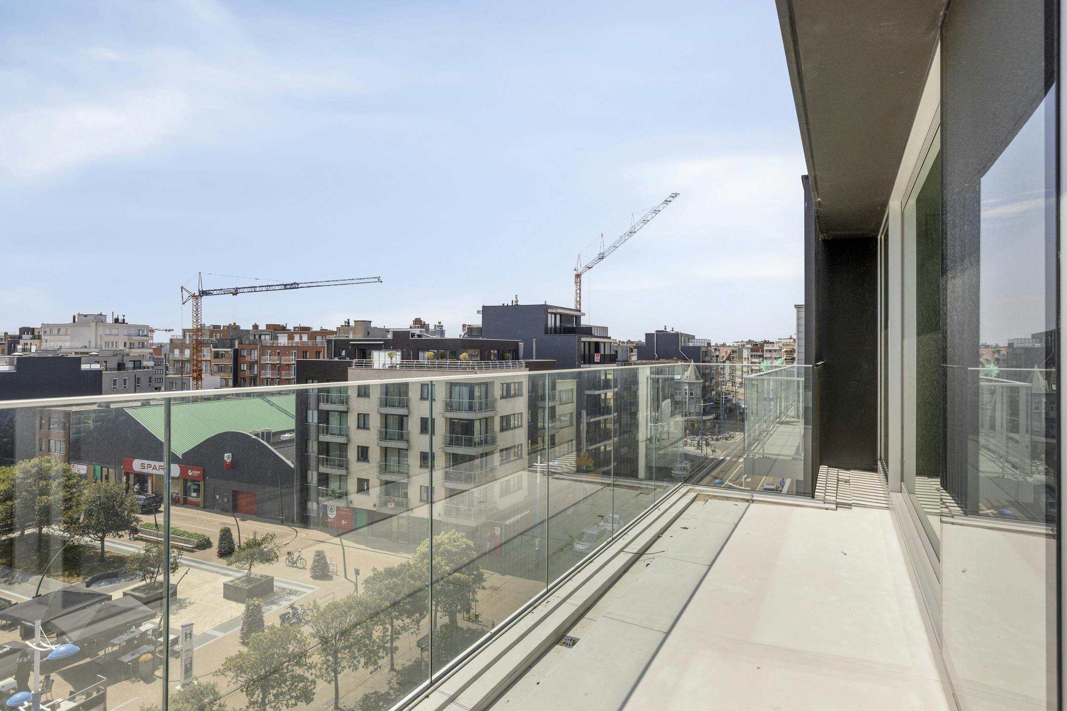 Ruim nieuwbouw appartement (147m²) met 3 slaapkamers foto 7