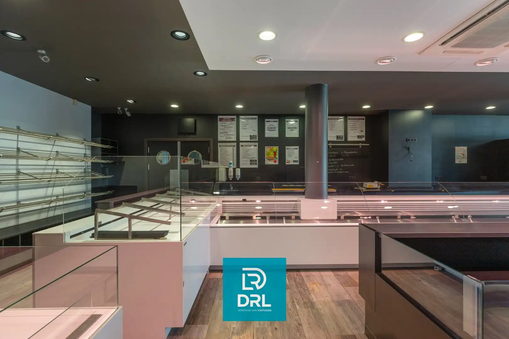 COMMERCIEEL PAND met LOODS te KORTEMARK foto 7