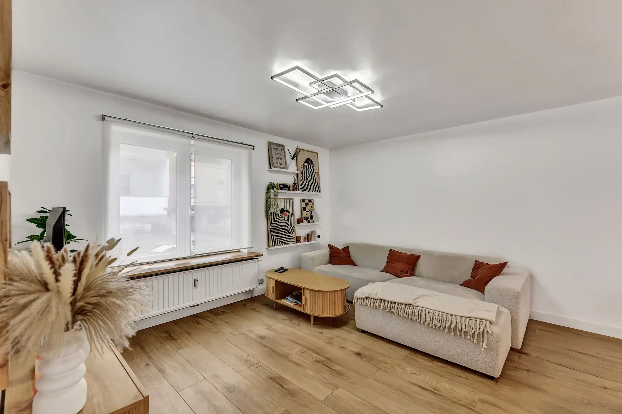 Instapklaar appartement met twee slaapkamers en garage foto 3
