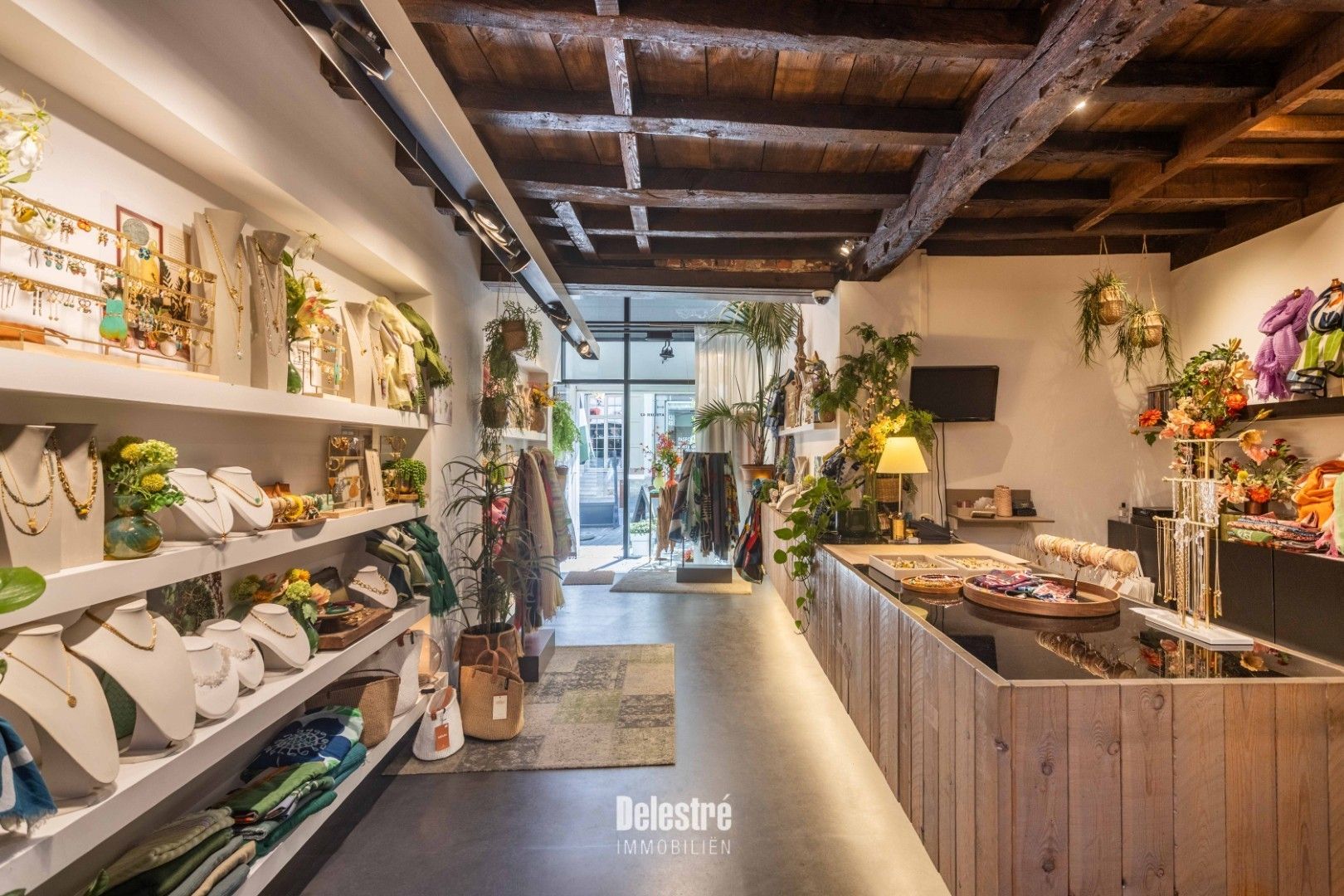 ENERGIEZUINIGE, LUXUEUS INGERICHTE HANDELSEIGENDOM MOLENSTRAAT foto {{pictureIndex}}