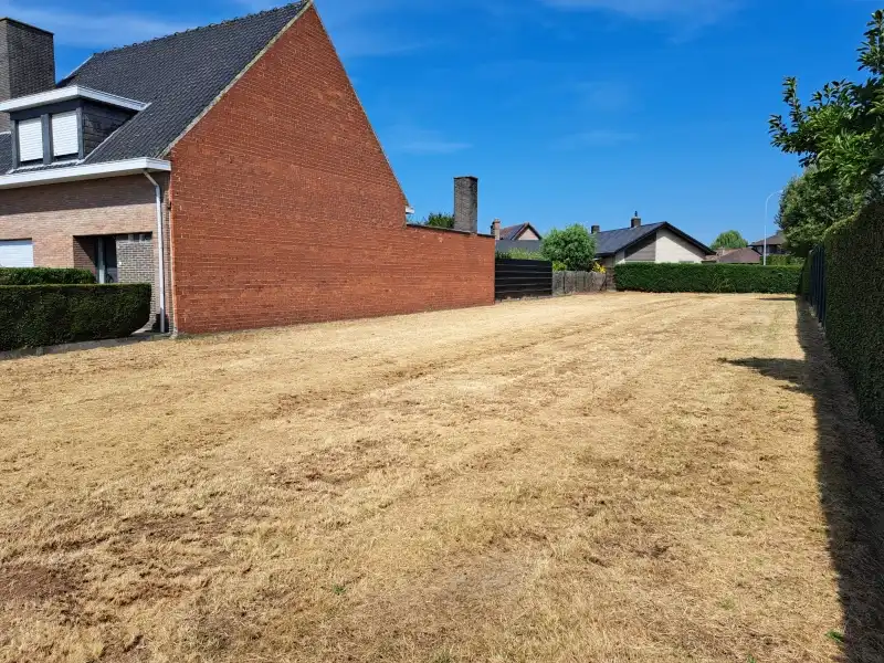 Bouwgrond te koop in Kachtem – 654 m² voor een halfopen gezinswoning foto 8