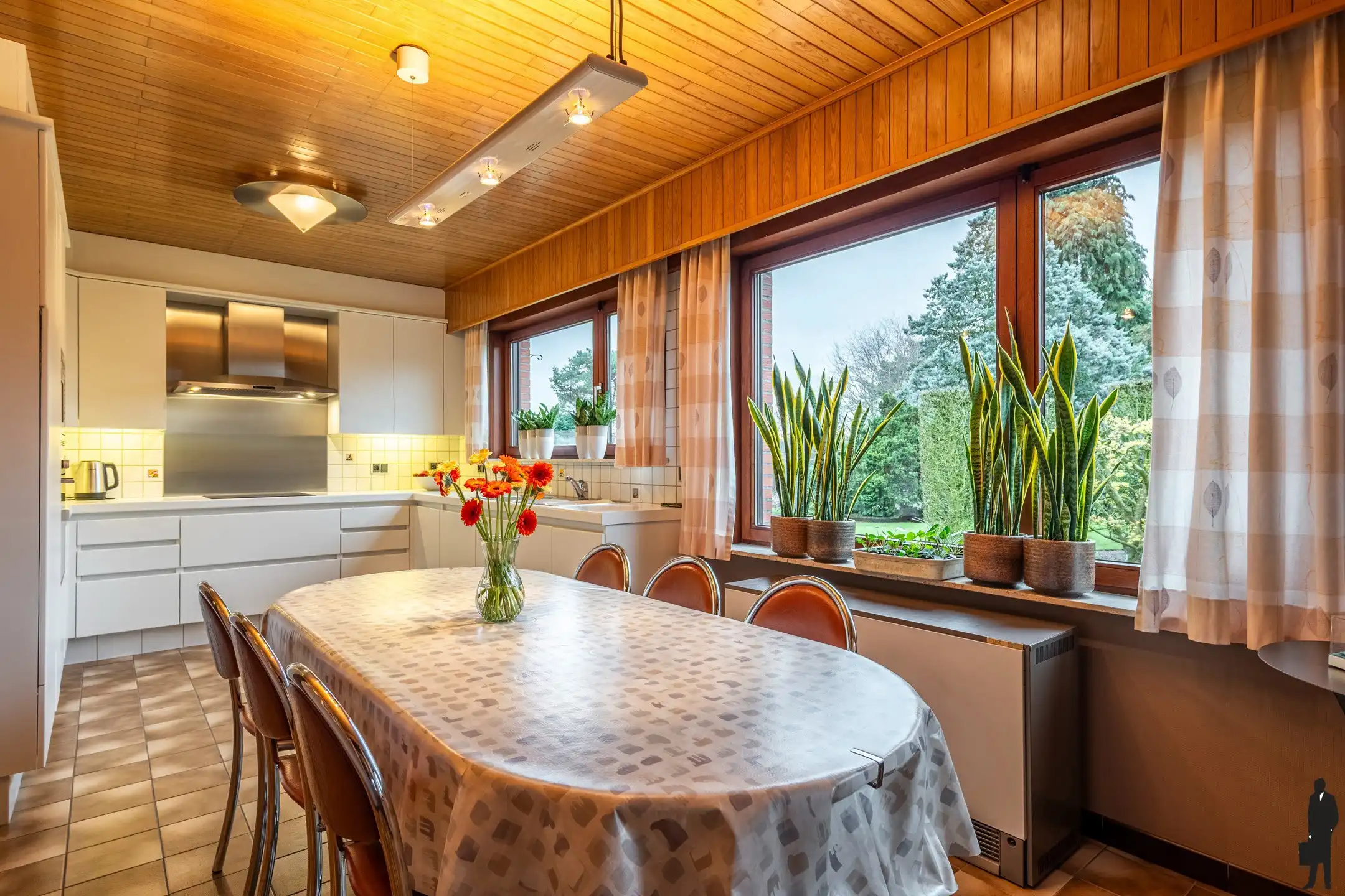 Uniek gelegen woning met 3 slpk. op zuidperceel van 2.609m² foto 6