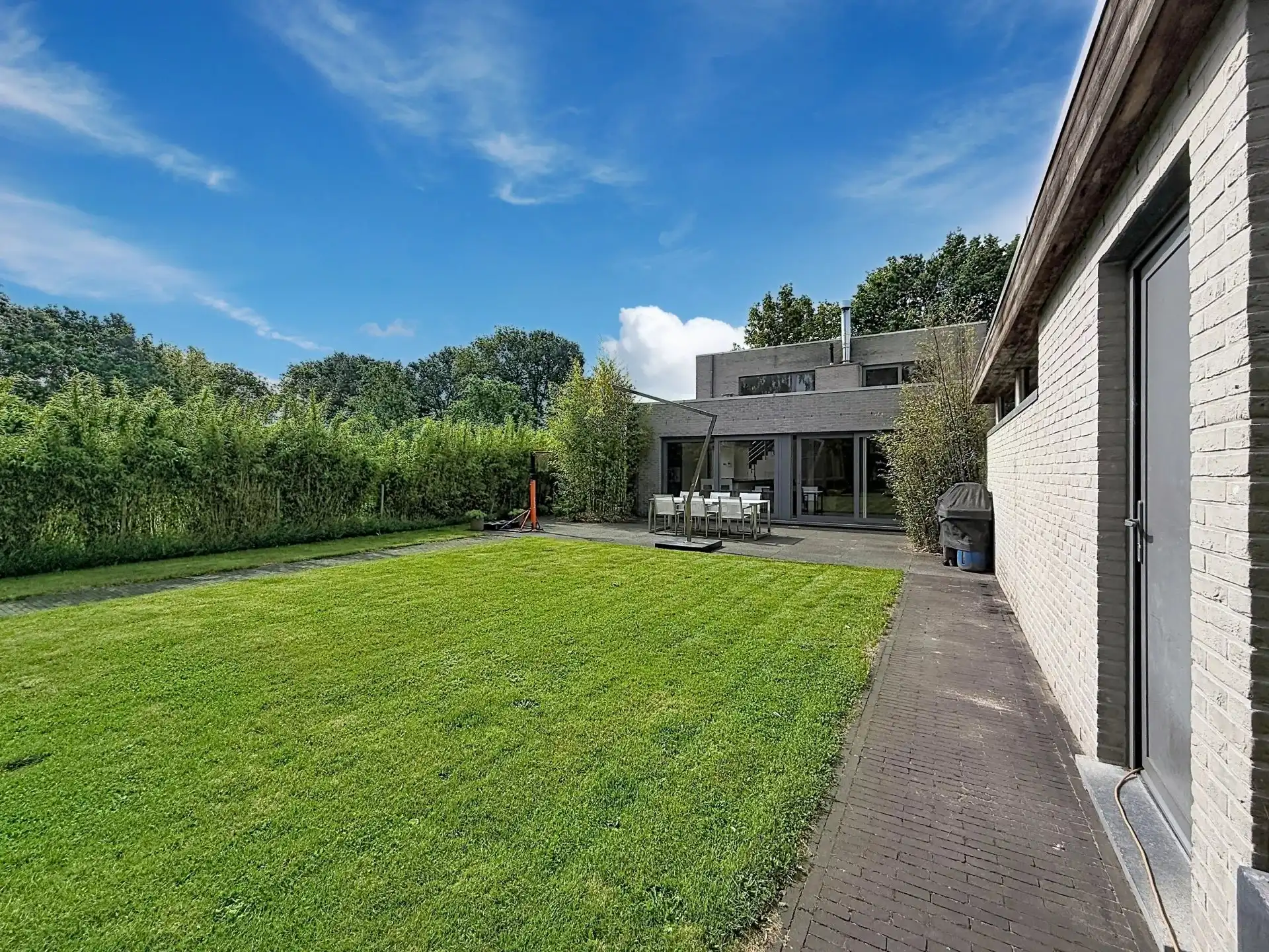 Moderne woning met 3 slaapkamers en praktijk of kantoorruimte op mooi perceel foto 39