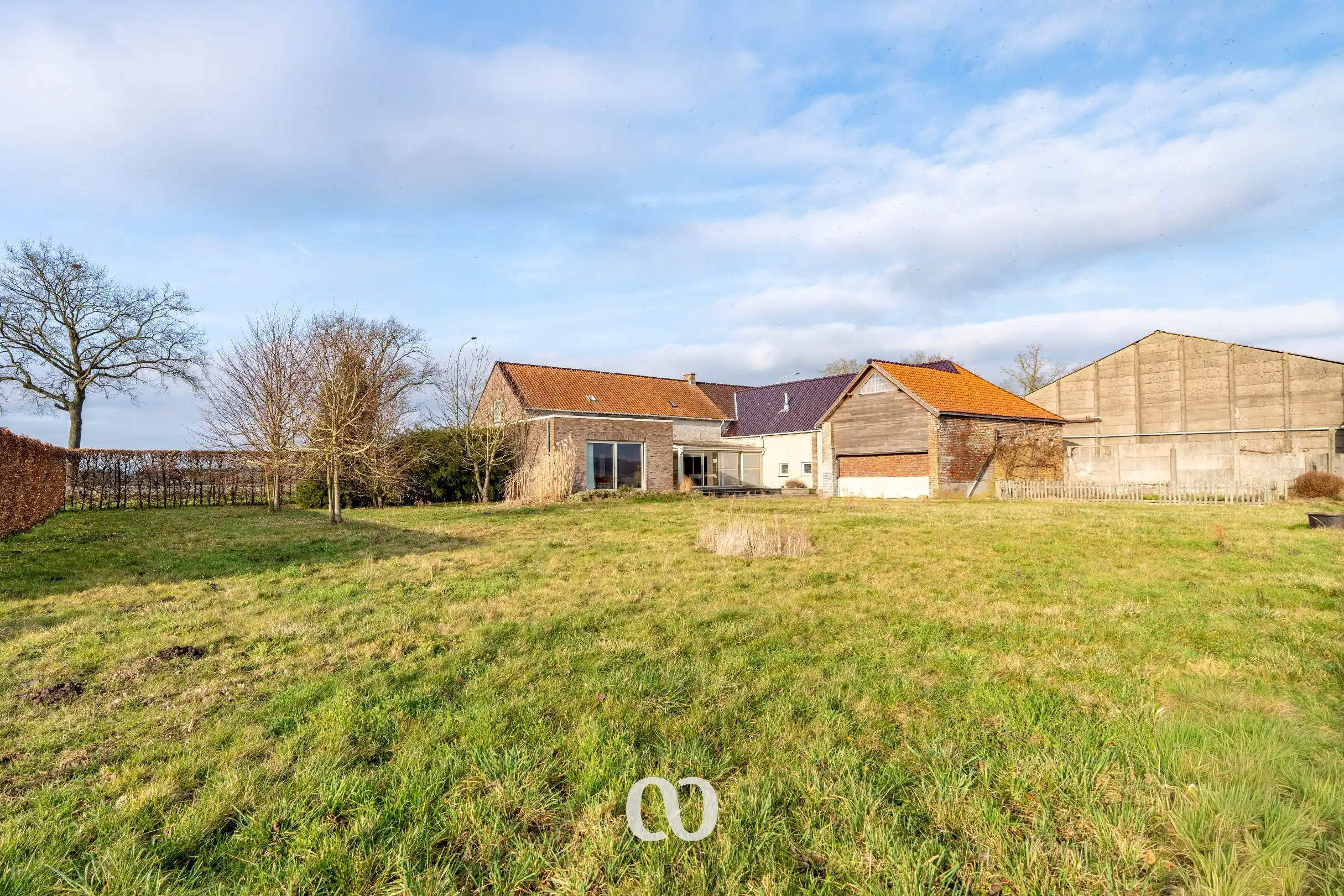 Gerenoveerde hoeve met atelier en een prachtig zicht foto 15