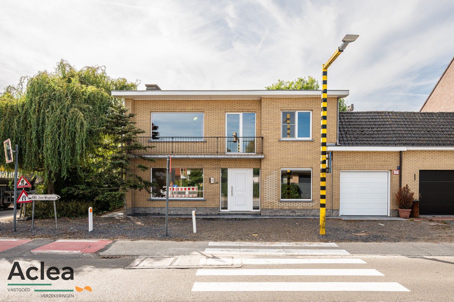 Ruime halfopen bebouwing met 5 slpks op strategische locatie in Zomergem foto 35