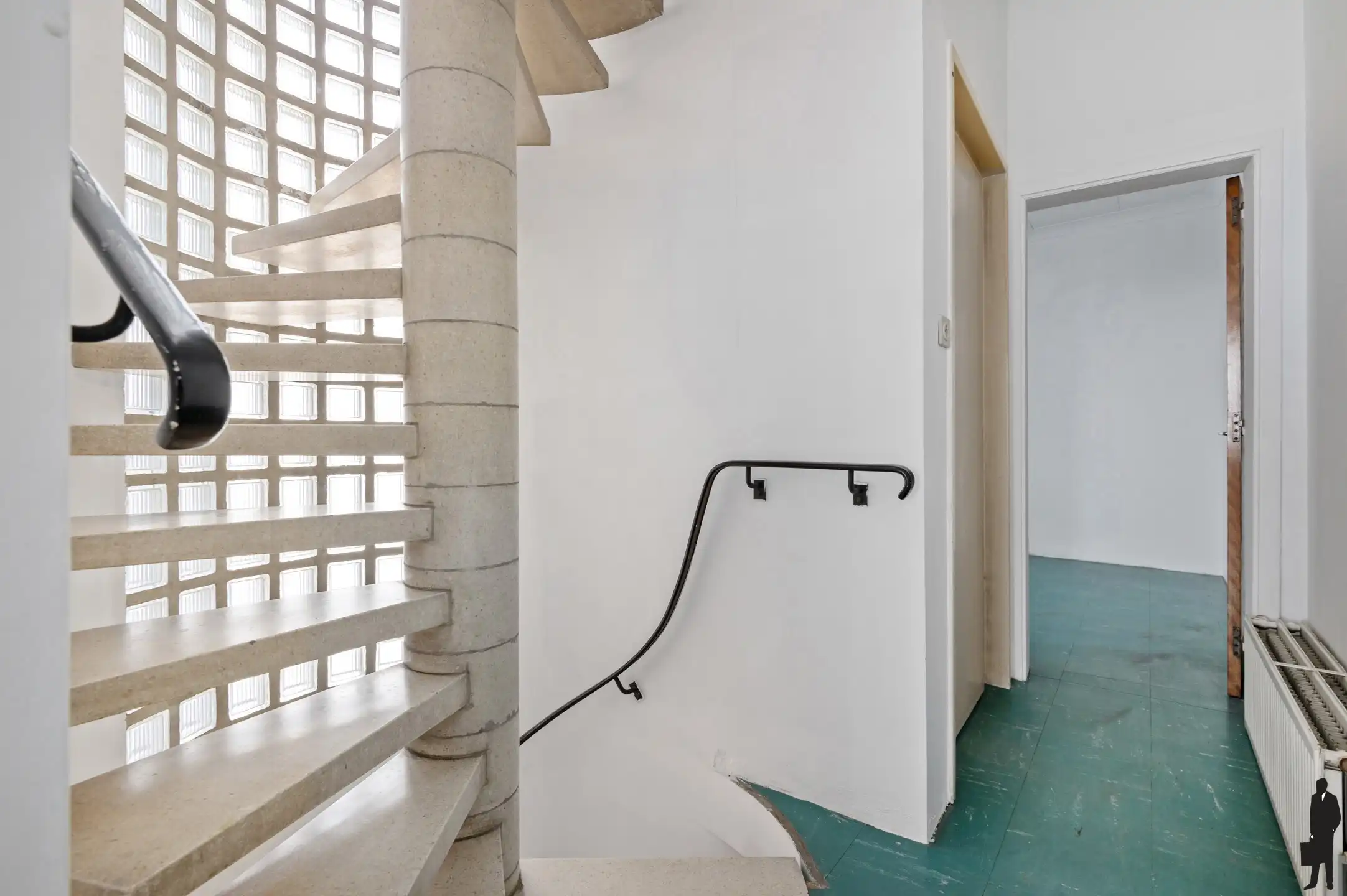 Riant opbrengsteigendom met handelsgelijkvloers en vier verdiepingen foto 17