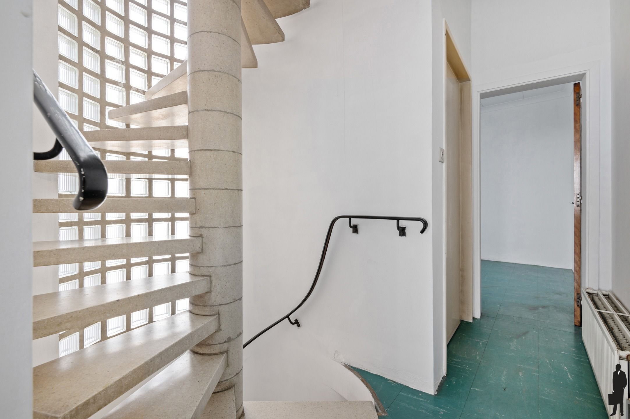 Riant opbrengsteigendom met handelsgelijkvloers en vier verdiepingen foto 17