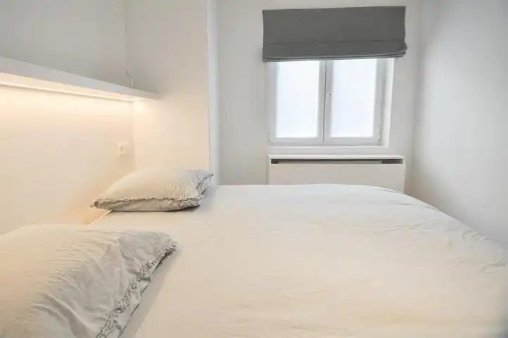 Volledig gerenoveerd, lichtrijk appartement op wandelafstand van zee en het commercieel centrum. foto 10