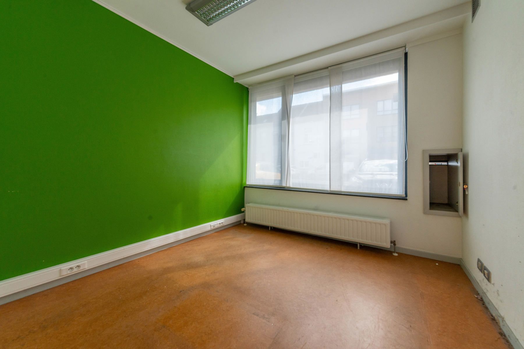 Kantoorgebouw op toplocatie. foto 8