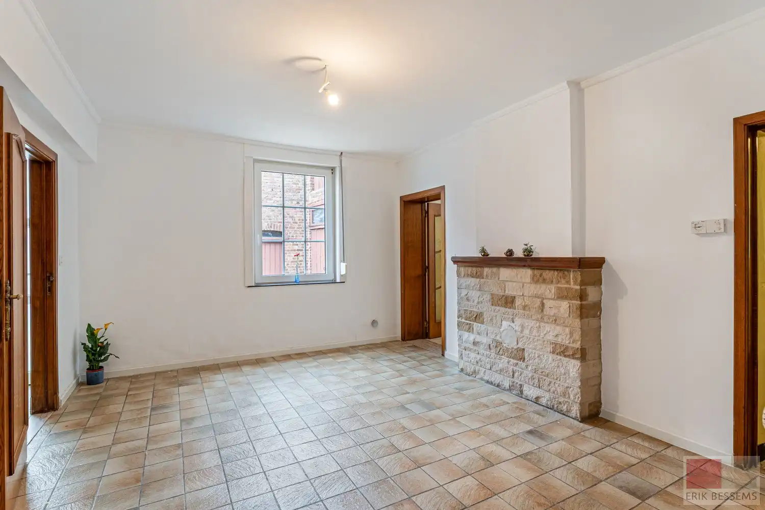 Gedeeltelijk gerenoveerde (vierkants)hoeve, met een potentieel woonoppervlakte van 547m² gelegen op een perceel van 1366m². foto 8